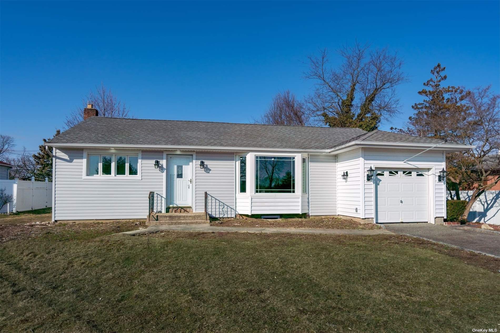 #1 photo, 55 Verbena Drive, 东长岛 康马克 Commack , NY 11725