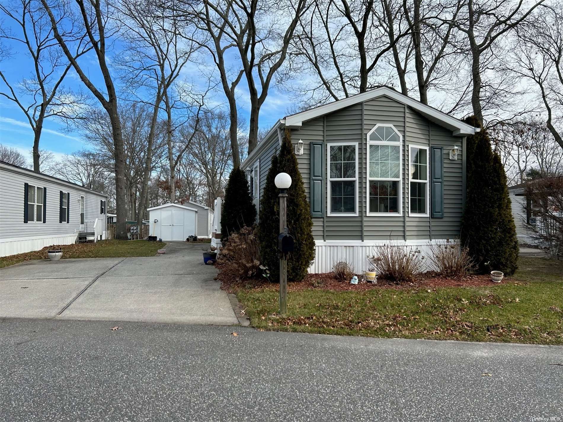 #1 photo, 1661-182 Old Country Road, Riverhead , NY 11901