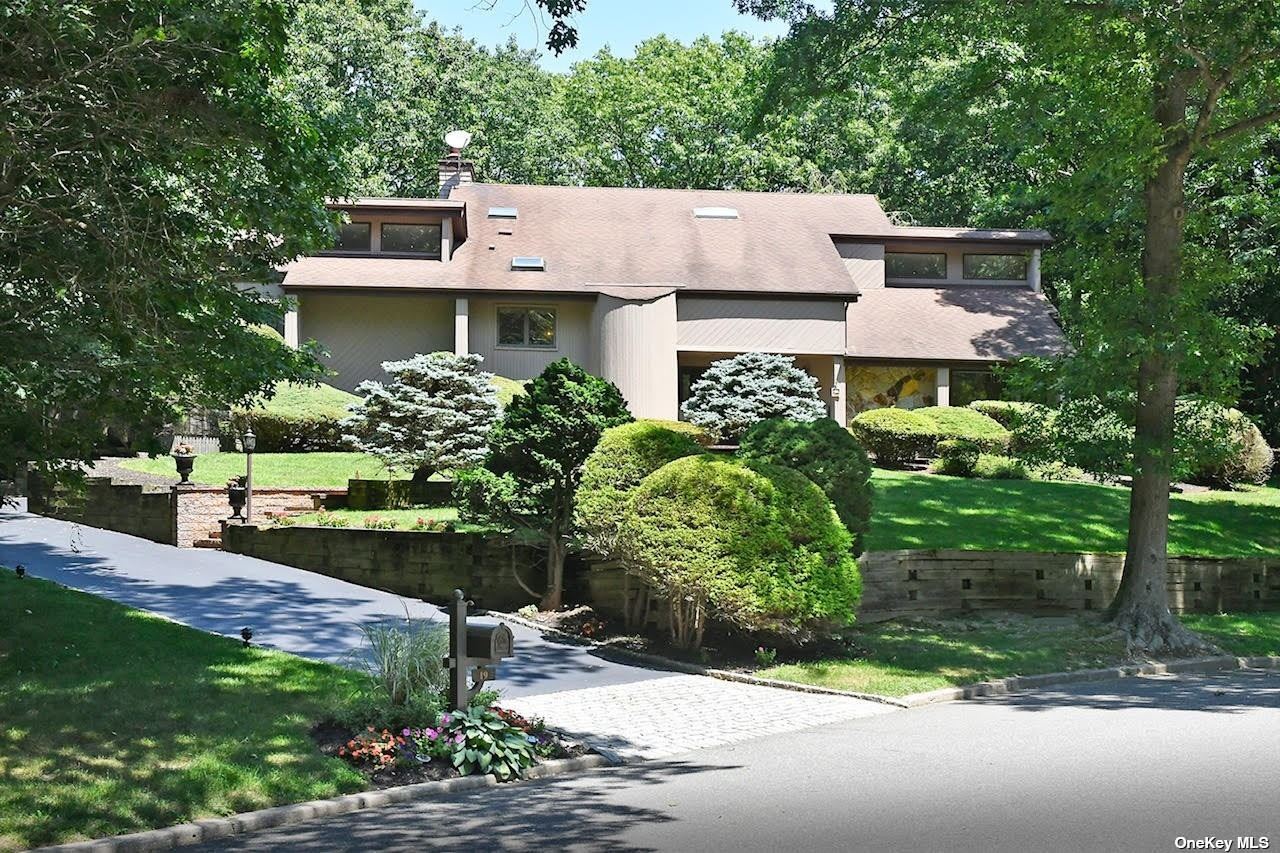 #1 photo, 19 Brothers Court, Dix Hills , NY 11746