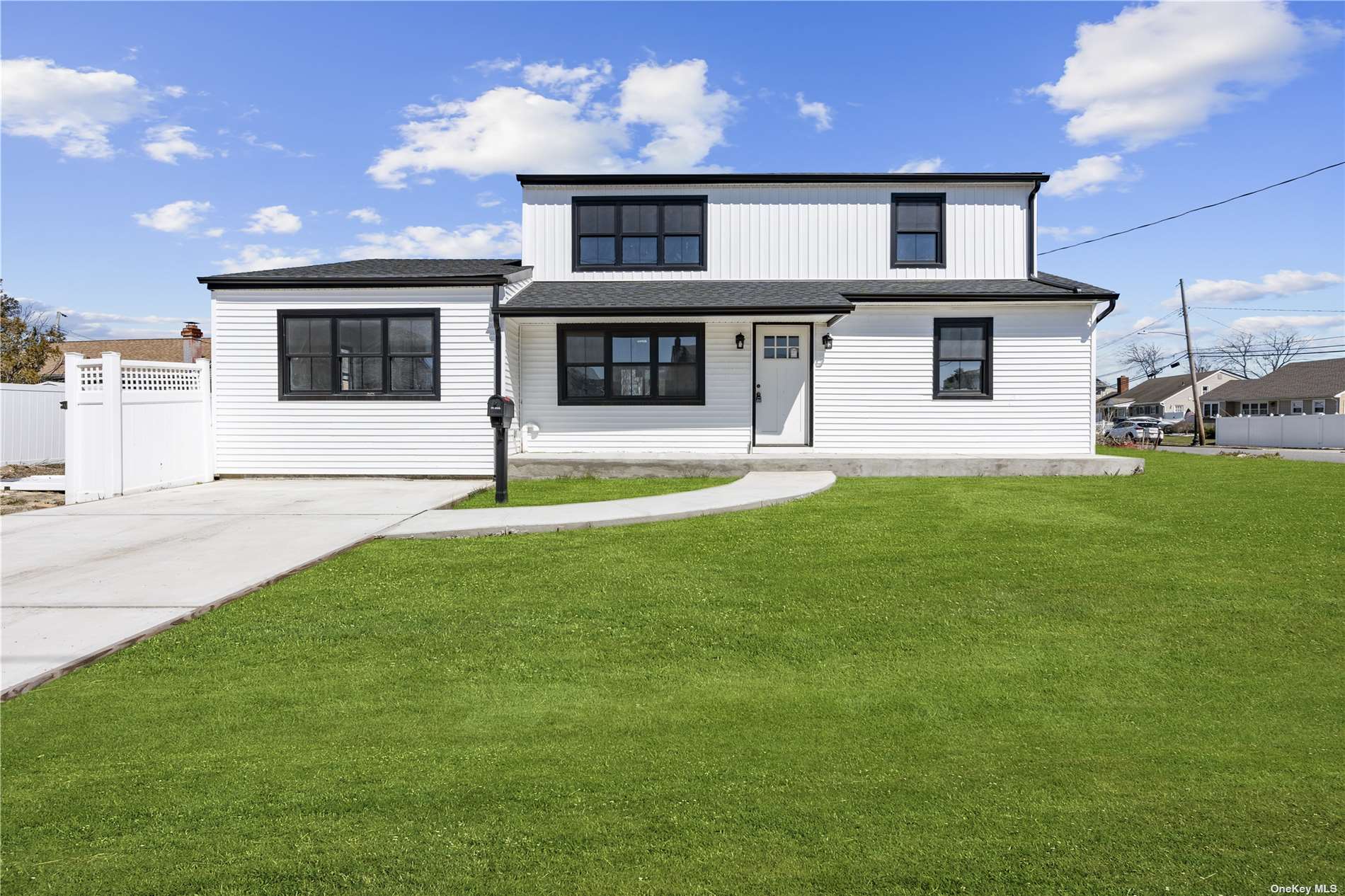 #1 photo, 183 W Lido Promenade, 東長島 Lindenhurst , NY 11757