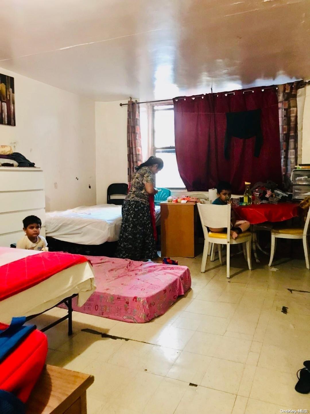 #1 photo, 83-30 Vietor Avenue, কুইন্‌স Elmhurst , NY 11373