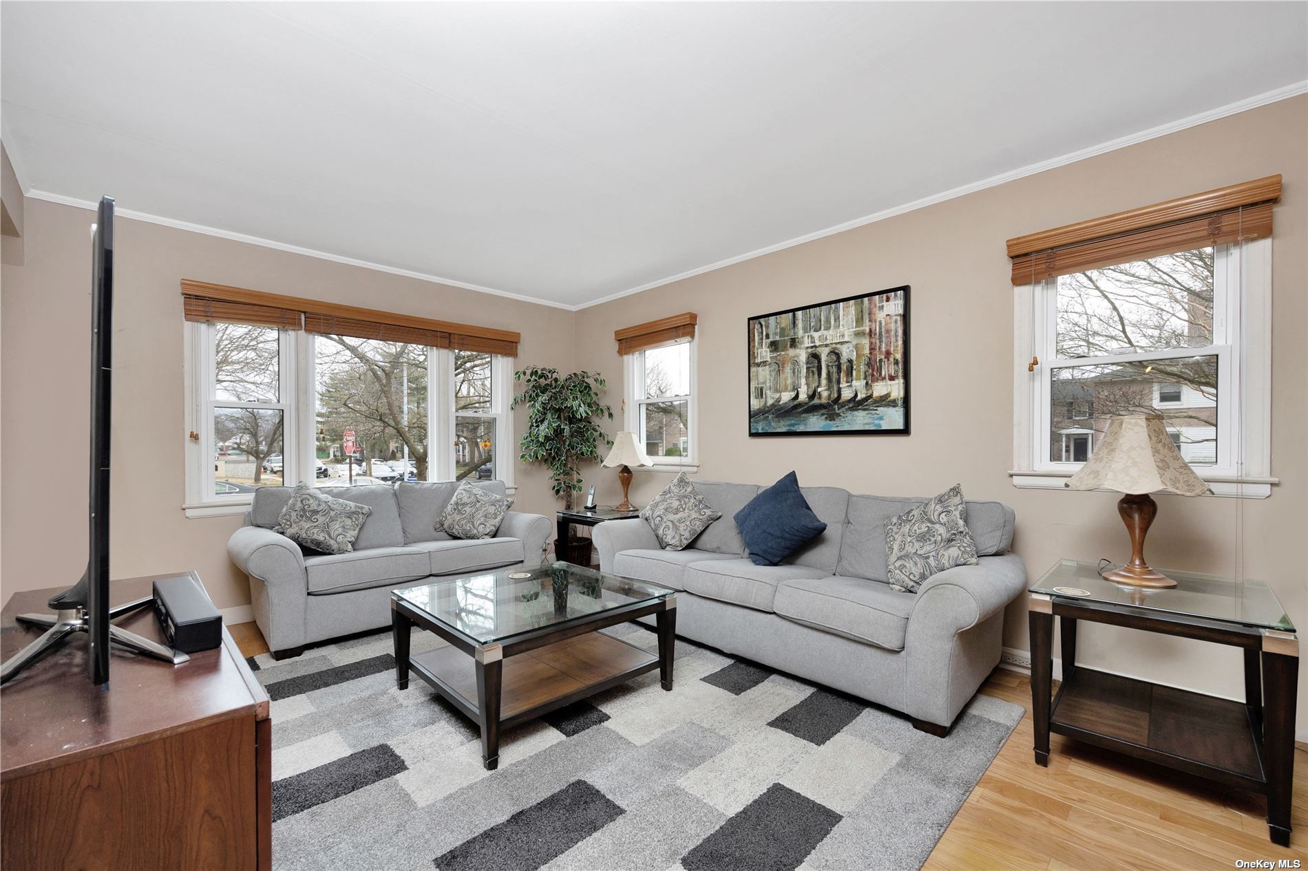 #1 photo, 80-62 269 Street, 長島 New Hyde Park , NY 11040