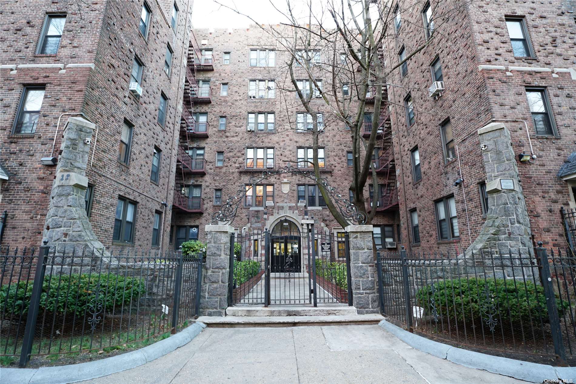 #1 photo, 92-05 Whitney Avenue, クイーンズ区 Elmhurst , NY 11373