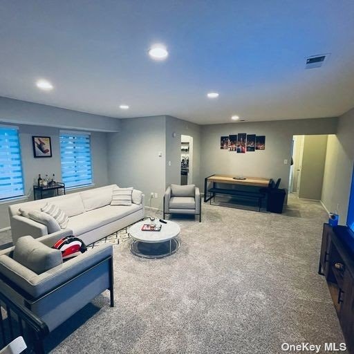 #1 photo, 18 Laramie Court, 東長島 科勒姆 Coram , NY 11727