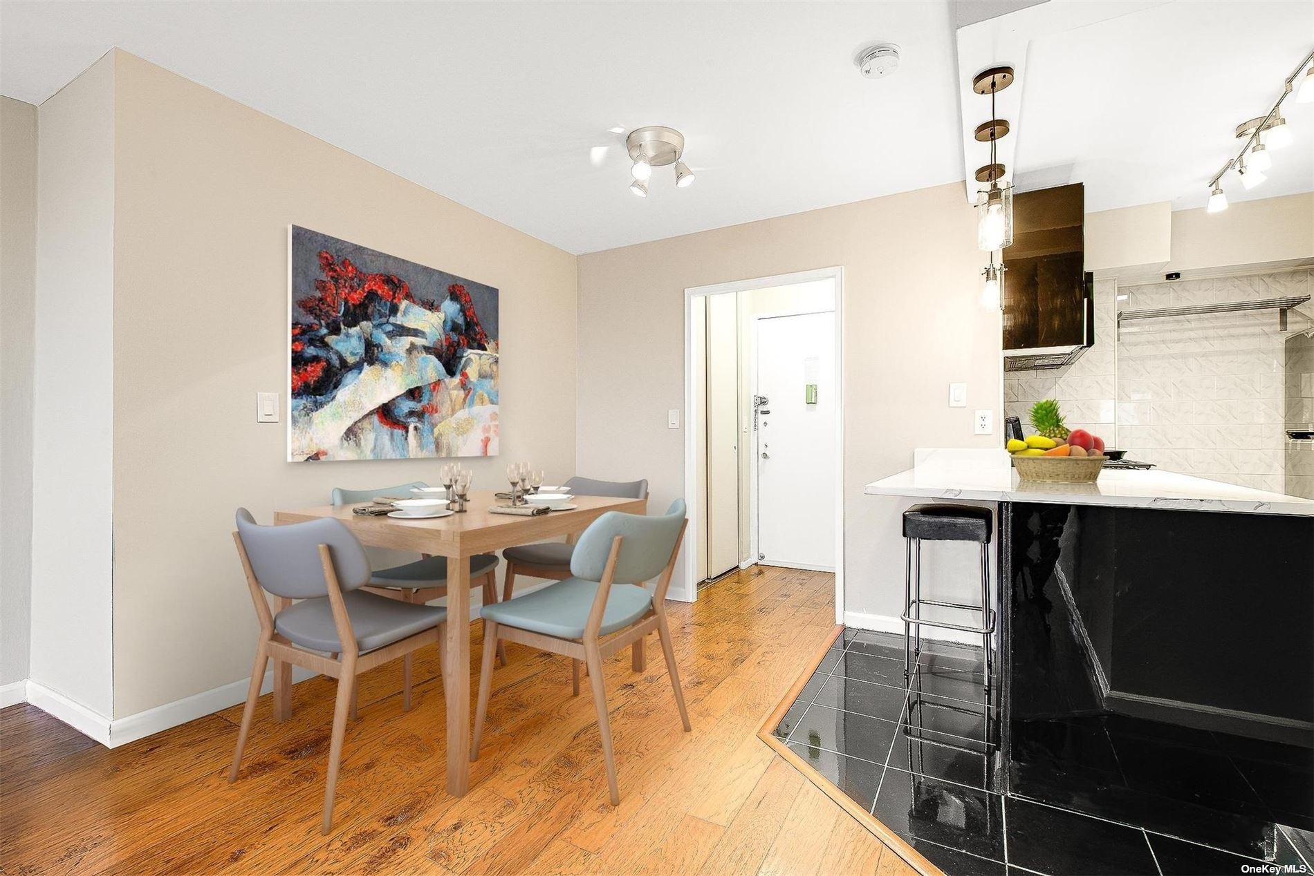 #1 photo, 70-25 Yellowstone Boulevard, 皇后區 森林小丘 Forest Hills , NY 11375