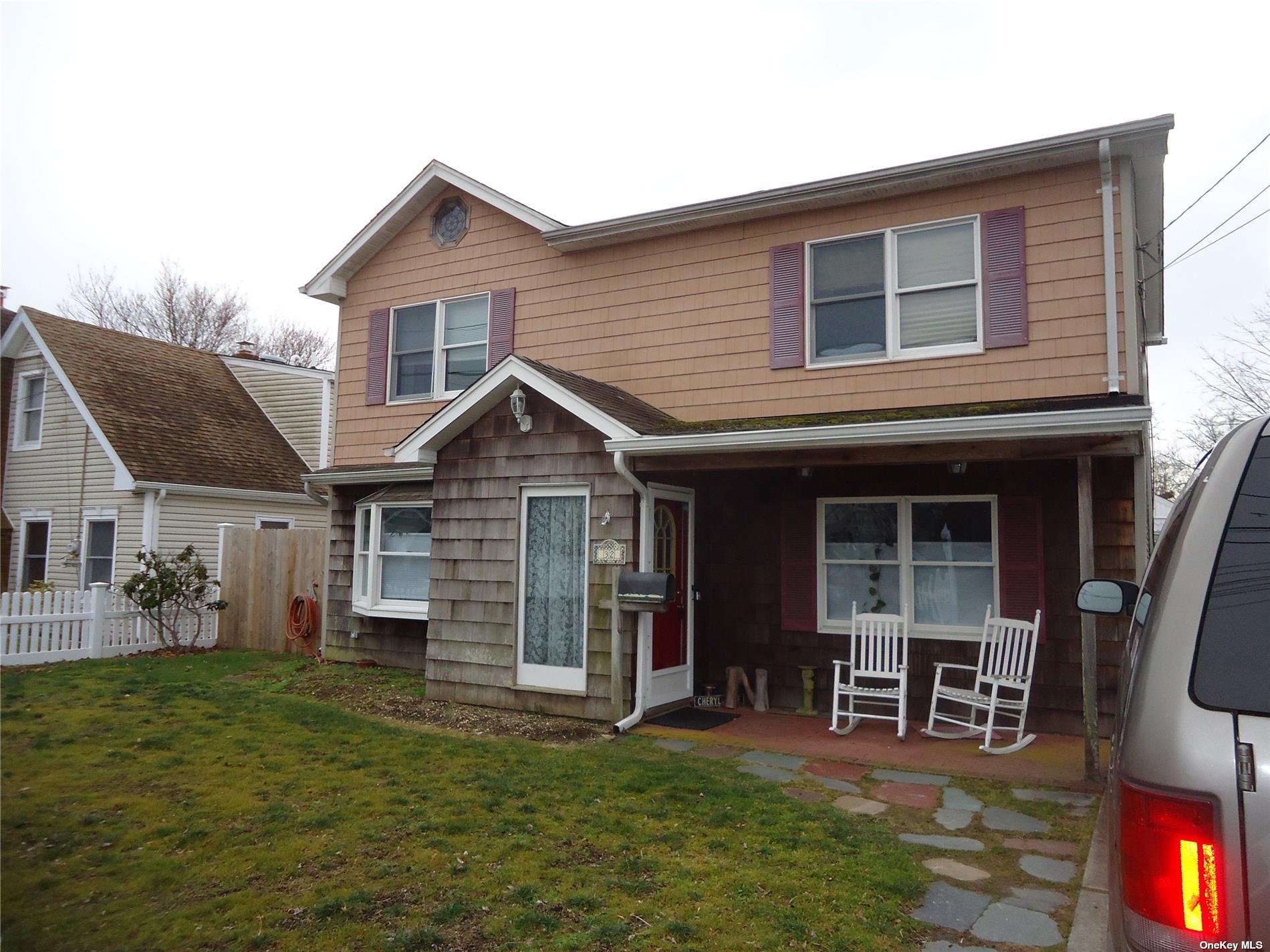 #1 photo, 32 Virginia Road, 東長島 Babylon , NY 11702