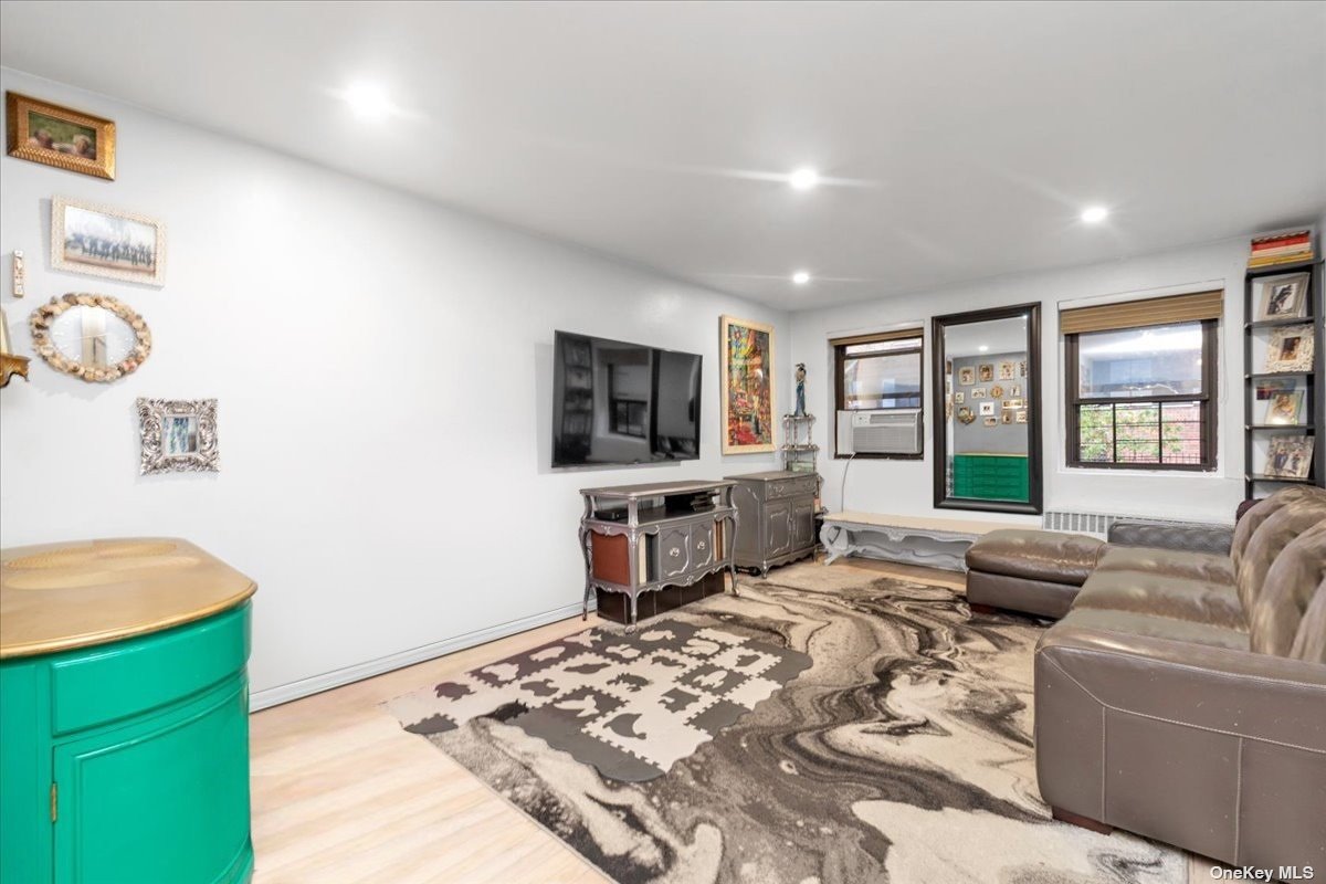 #1 photo, 83-83 118 Street, 皇后區 秋園 Kew Gardens , NY 11415