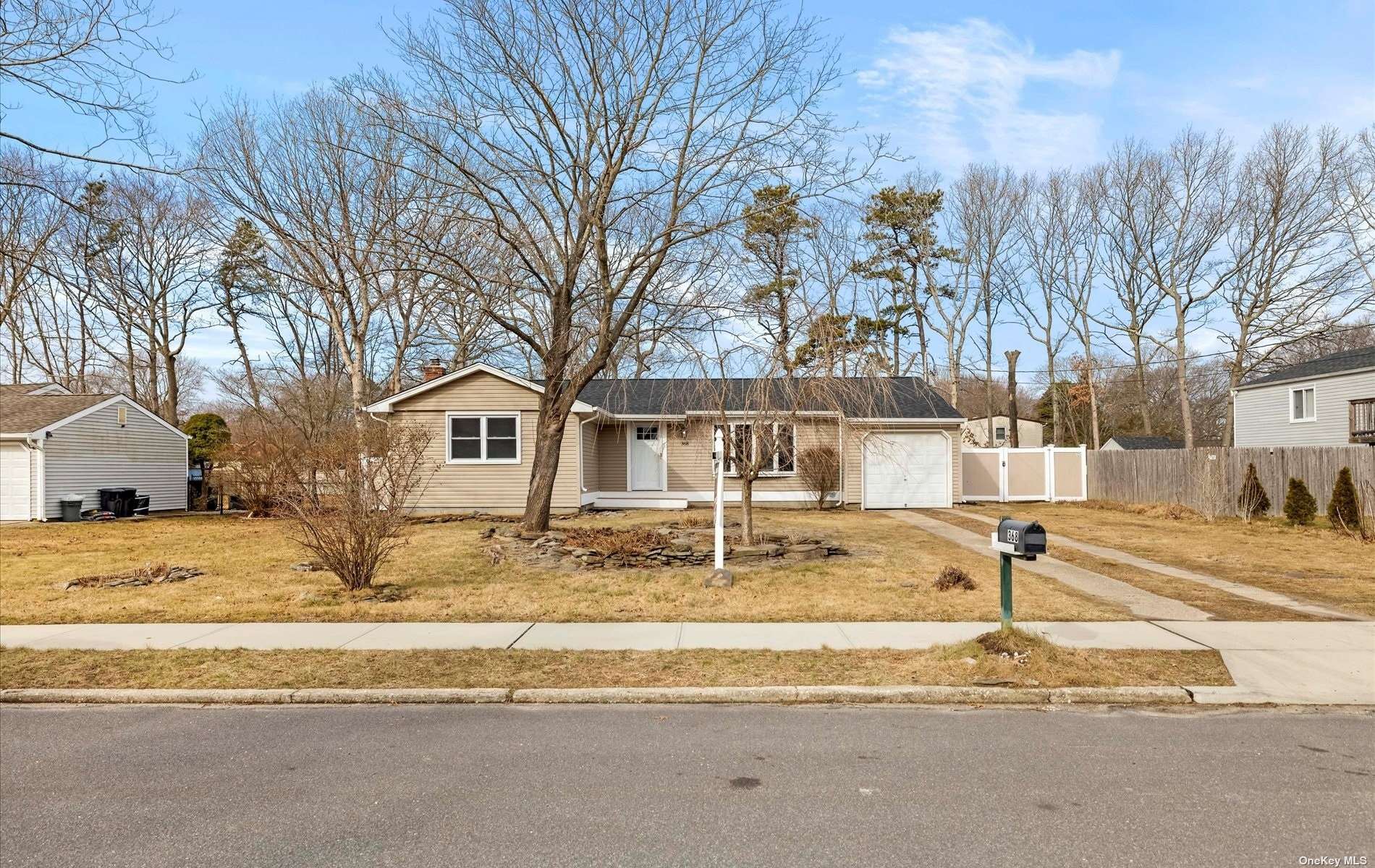 #1 photo, 368 Randall Road, 東長島 Ridge , NY 11961