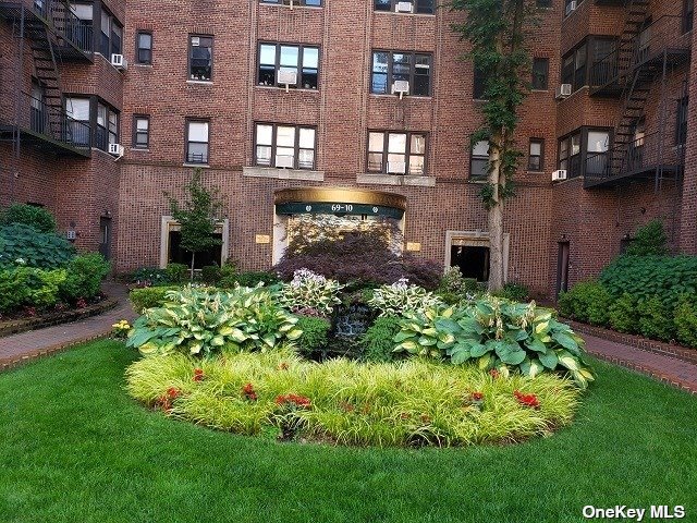 #1 photo, 69-10 Yellowstone Boulevard, 皇后區 森林小丘 Forest Hills , NY 11375