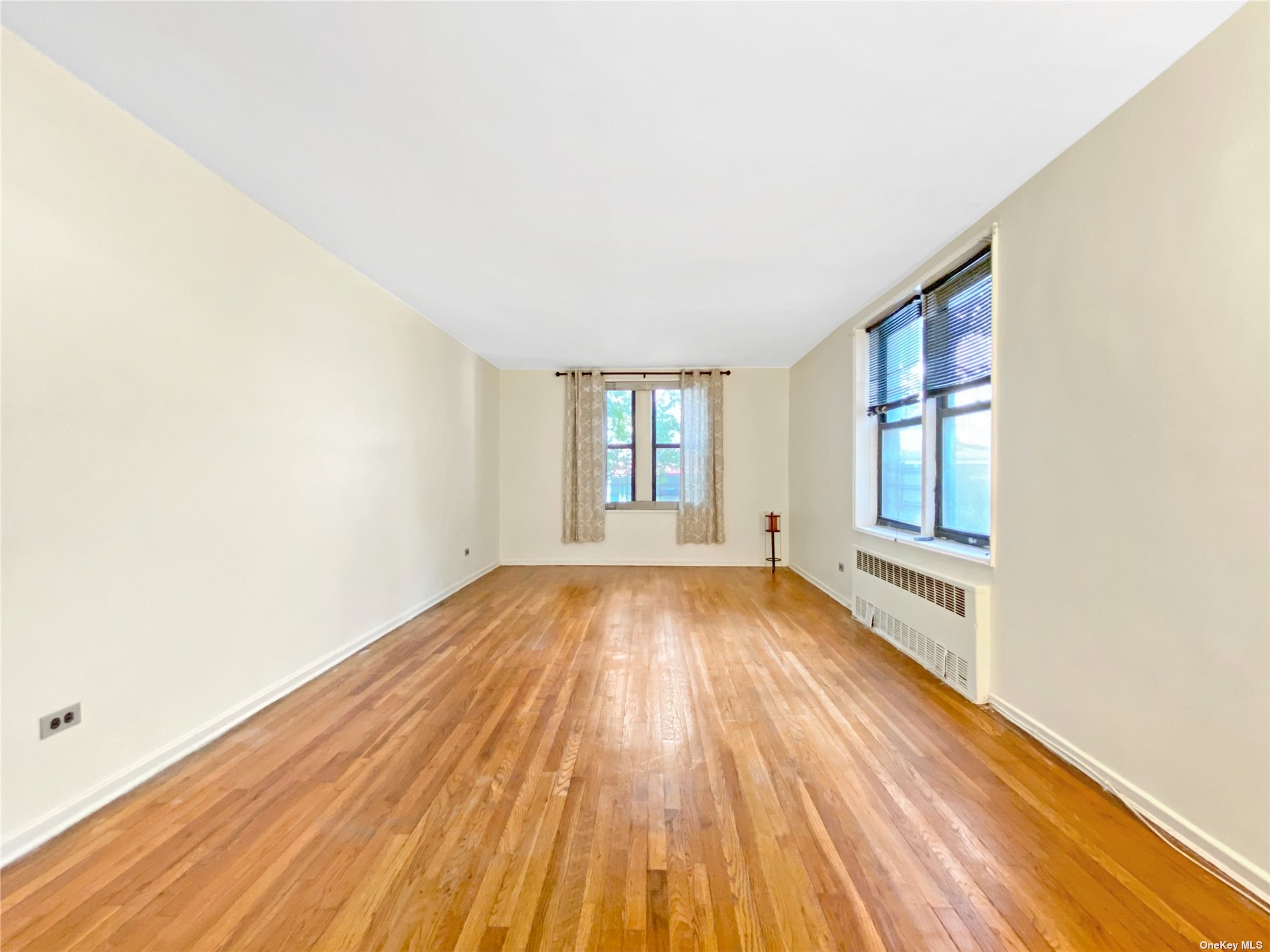 #1 photo, 83-60 Vietor Avenue, 皇后区 艾姆赫斯特 Elmhurst , NY 11373