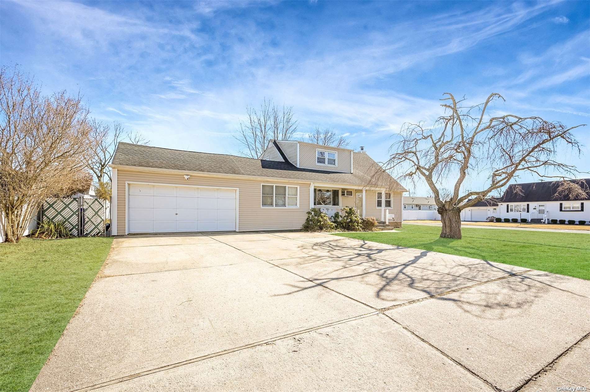 #1 photo, 701 Jackson Avenue, 東長島 Lindenhurst , NY 11757