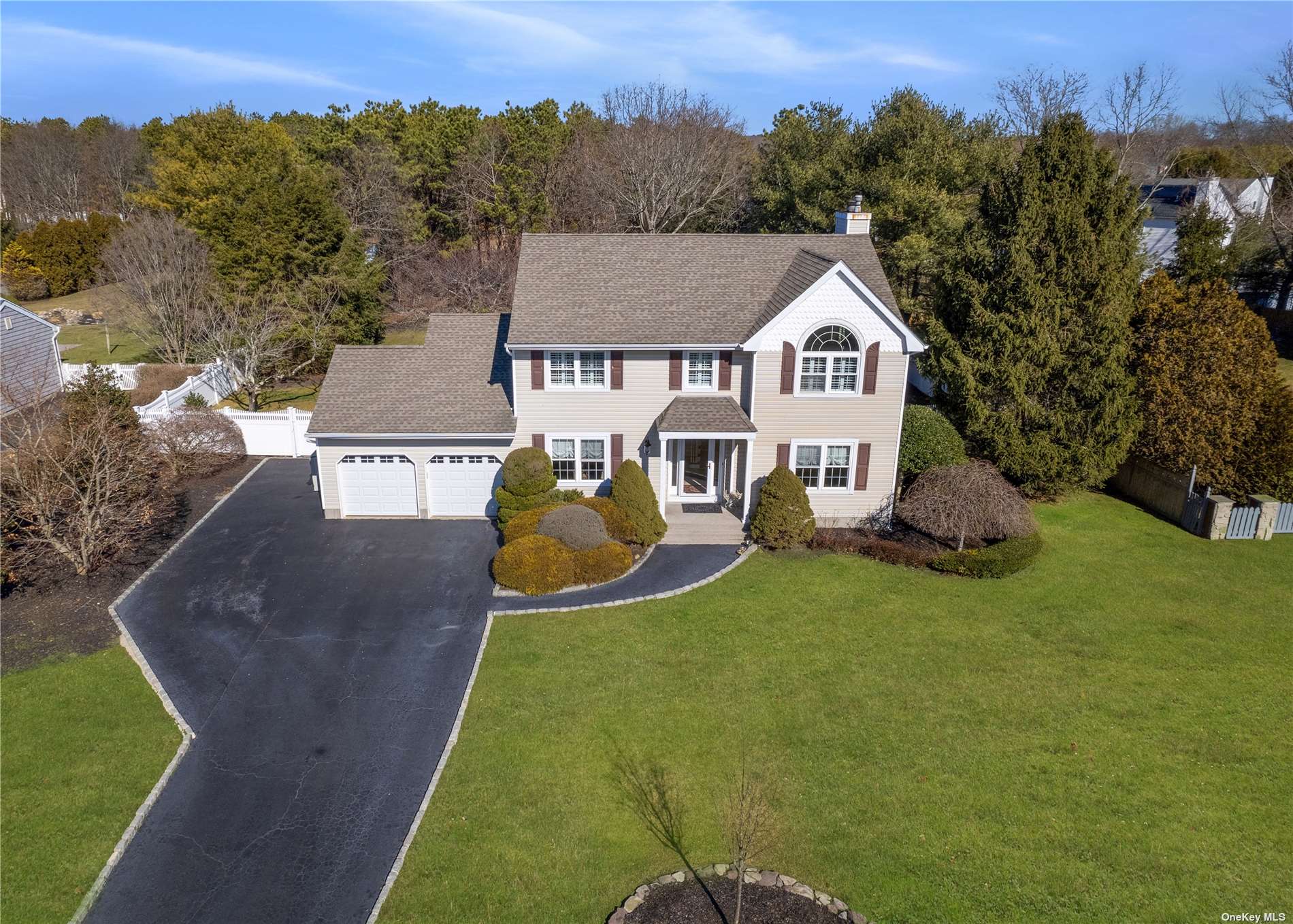 #1 photo, 5 Cara Court, サフォーク郡 Manorville , NY 11949