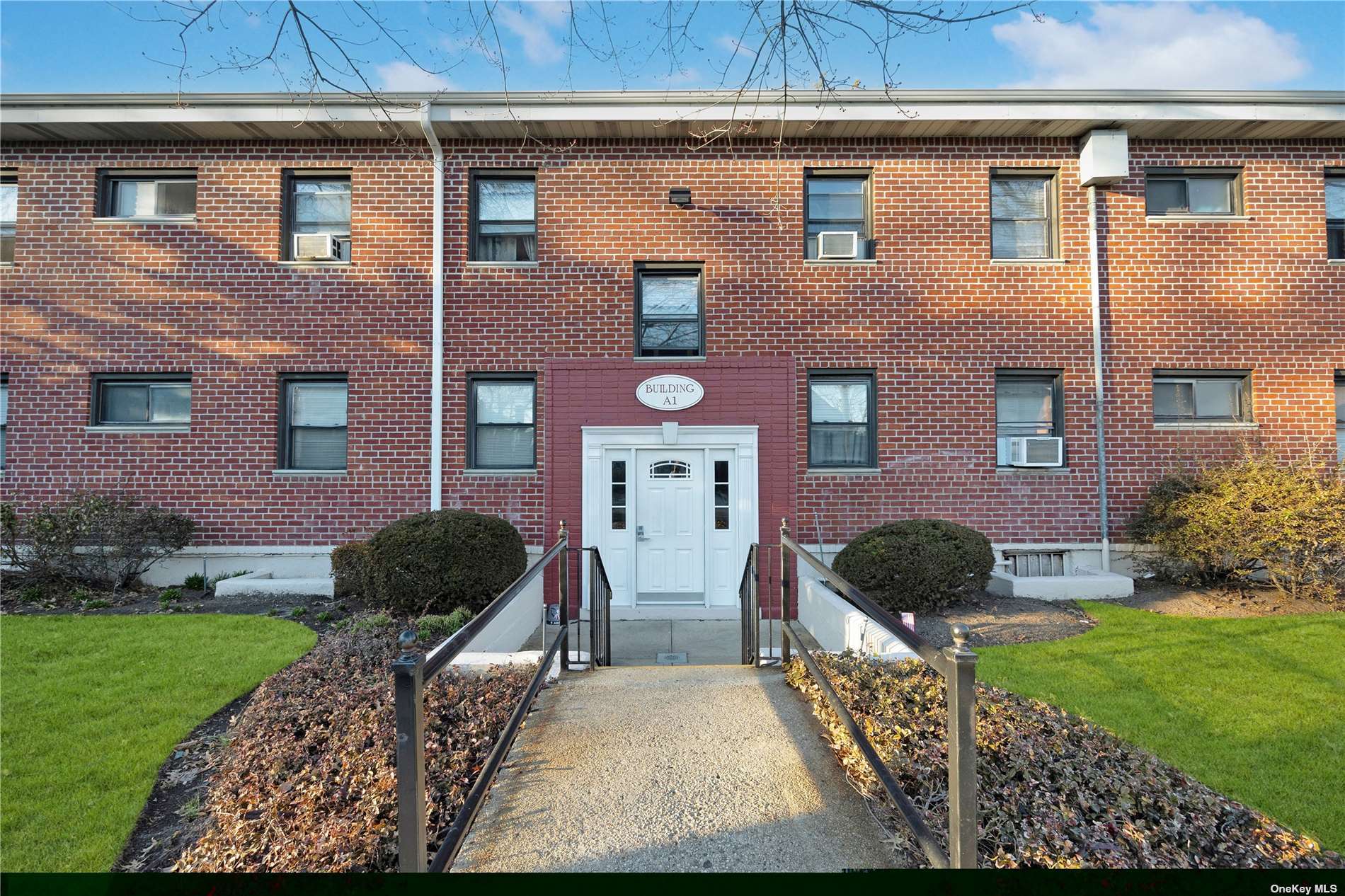 #1 photo, 5 Adelaide Street, 長島 花卉園 Floral Park , NY 11001