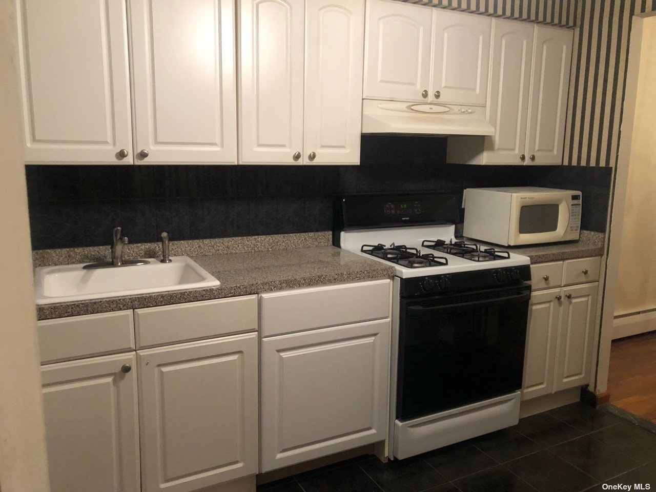 #1 photo, 71-57 Parsons Boulevard, 法拉盛 Flushing , NY 11365