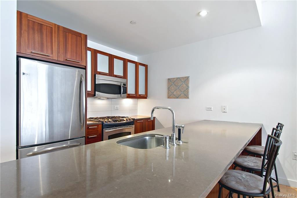 #1 photo, 460 W 236th Street, 布朗士 Bronx , NY 10463