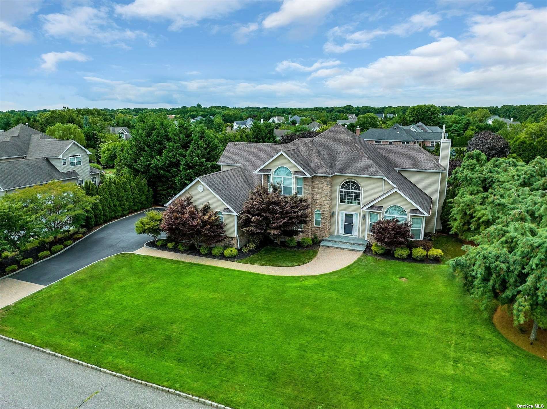 #1 photo, 4 Winterberry Court, 東長島 Miller Place , NY 11764