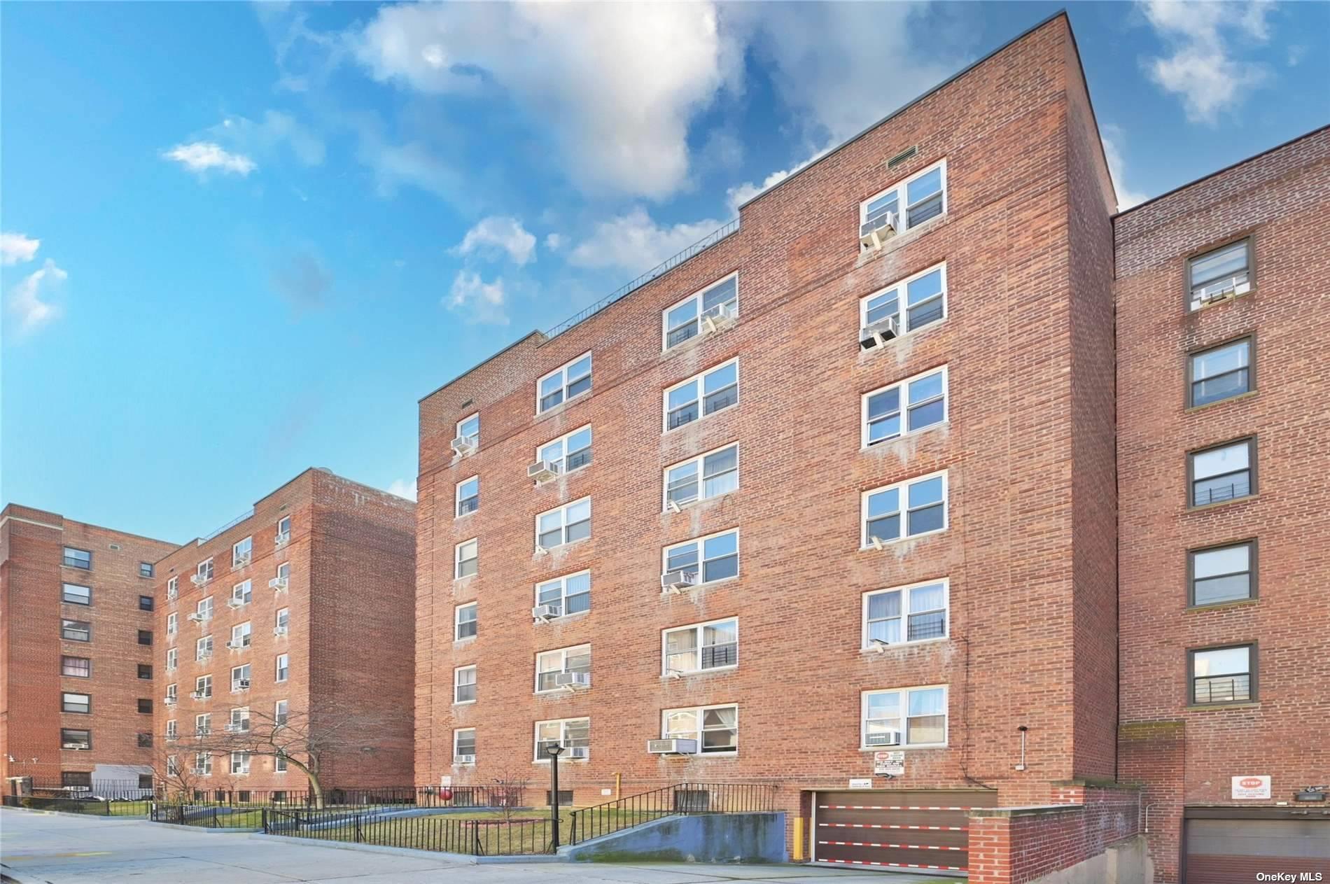 #1 photo, 64-74 Saunders Street, 皇后區 雷哥公園 Rego Park , NY 11374