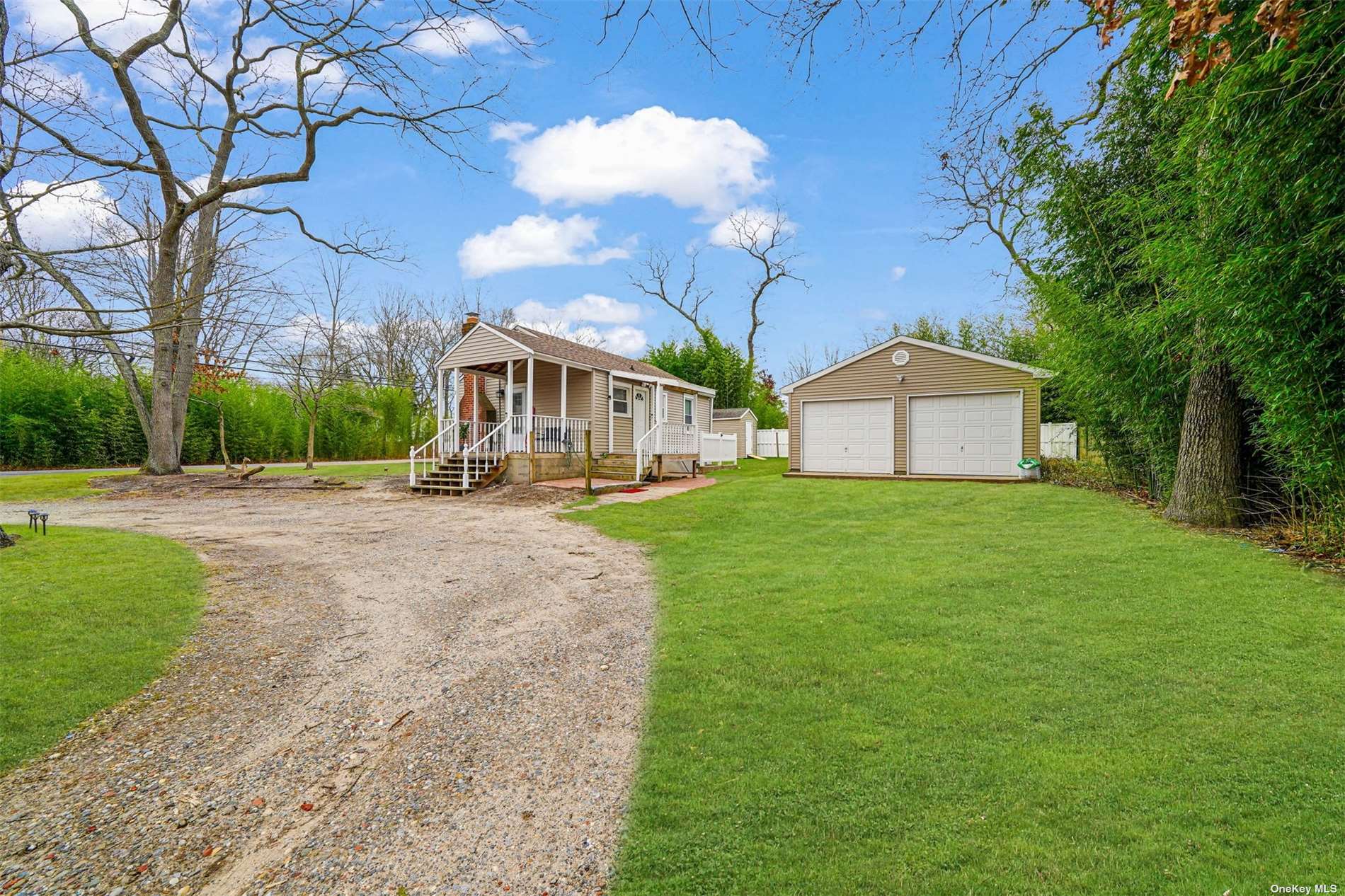 #1 photo, 2 Loretta Court, 東長島 科勒姆 Coram , NY 11727