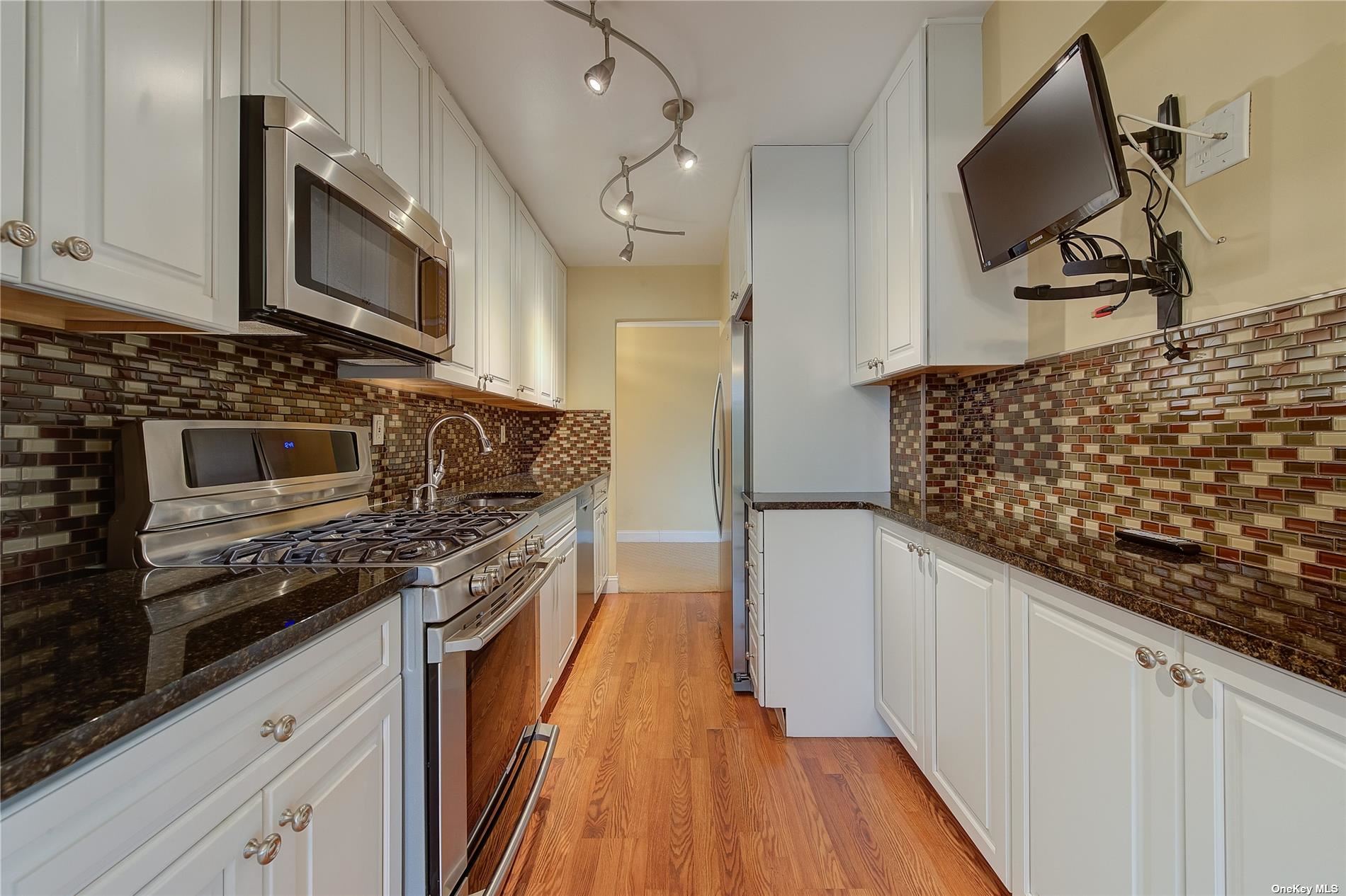 #1 photo, 34 Pearsall Avenue, 長島 格崙科夫 Glen Cove , NY 11542