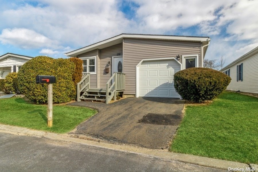 #1 photo, 138 Village Circle, 東長島 Manorville , NY 11949