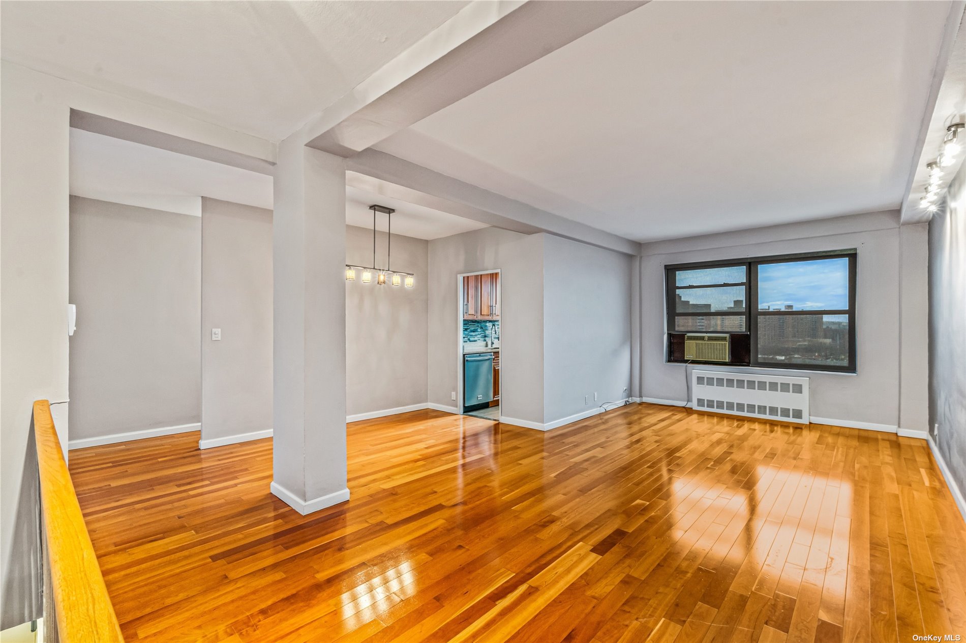 #1 photo, 99-40 63 Road, 皇后區 雷哥公園 Rego Park , NY 11374