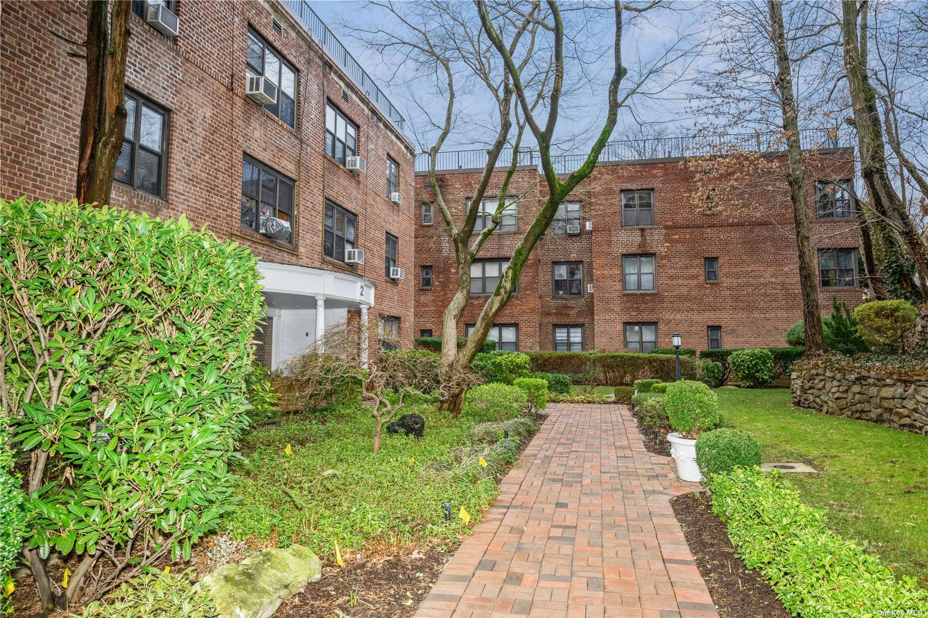 #1 photo, 2 Townhouse Place, 長島 大頸 Great Neck , NY 11021