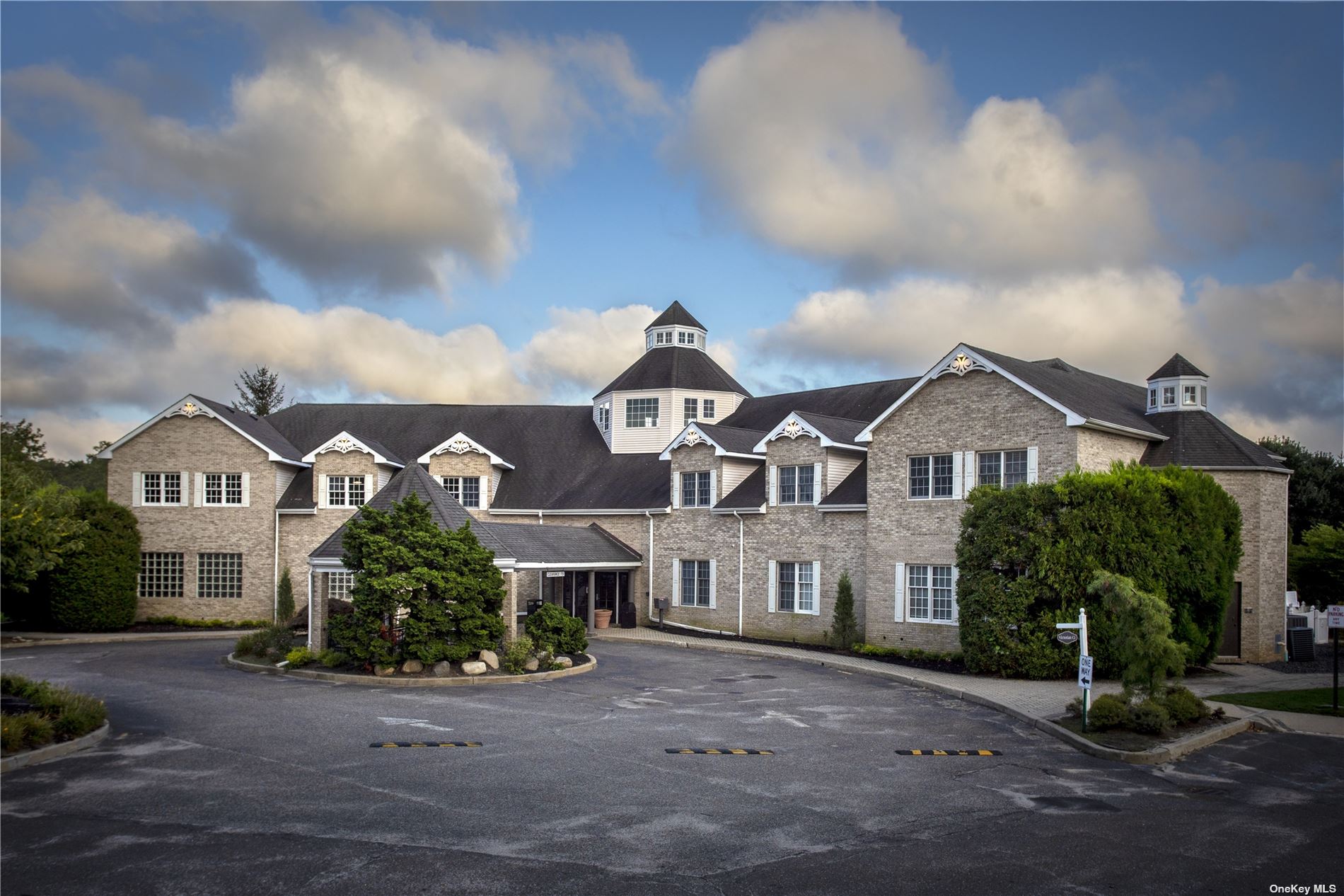 #1 photo, 2 Victorian Court, 东长岛 Holtsville , NY 11742