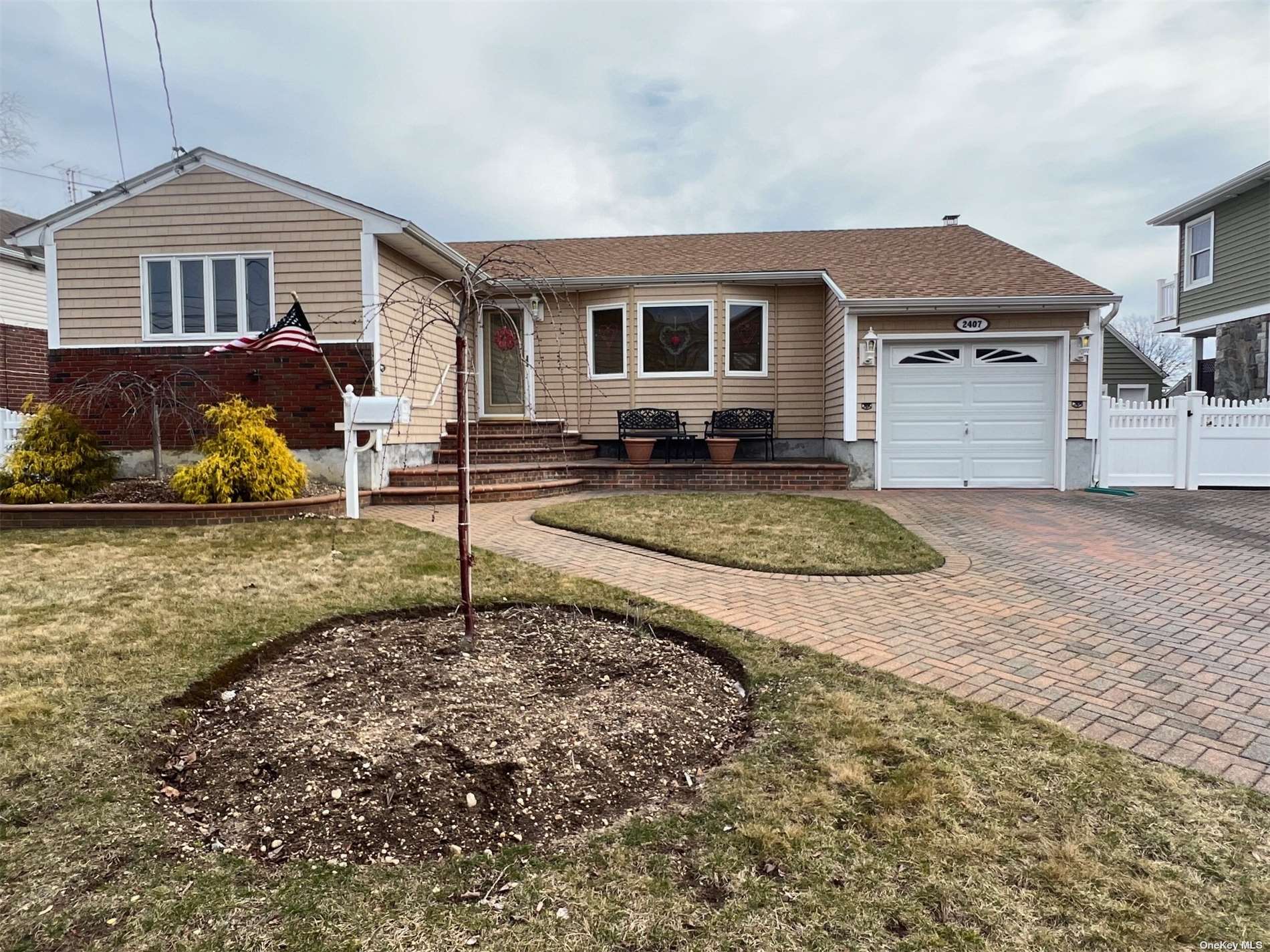 #1 photo, 2407 Babylon Street, 長島 Wantagh , NY 11793