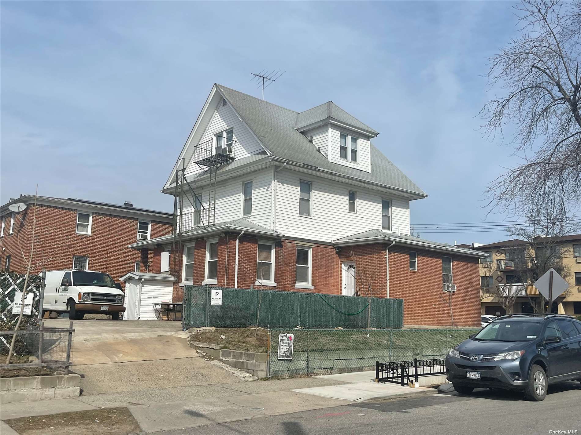 #1 photo, 42-58 159th Street, 法拉盛 Flushing , NY 11351