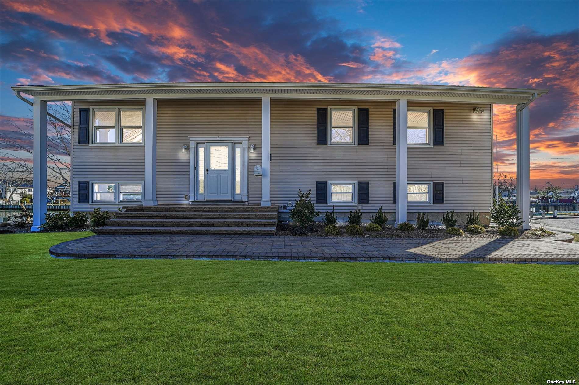 #1 photo, 9 Fleets Point Drive, 东长岛 West Babylon , NY 11704