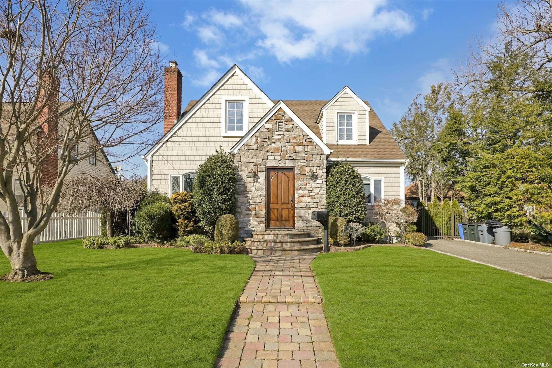 #1 photo, 74 Custer Avenue, 長島 Williston Park , NY 11596