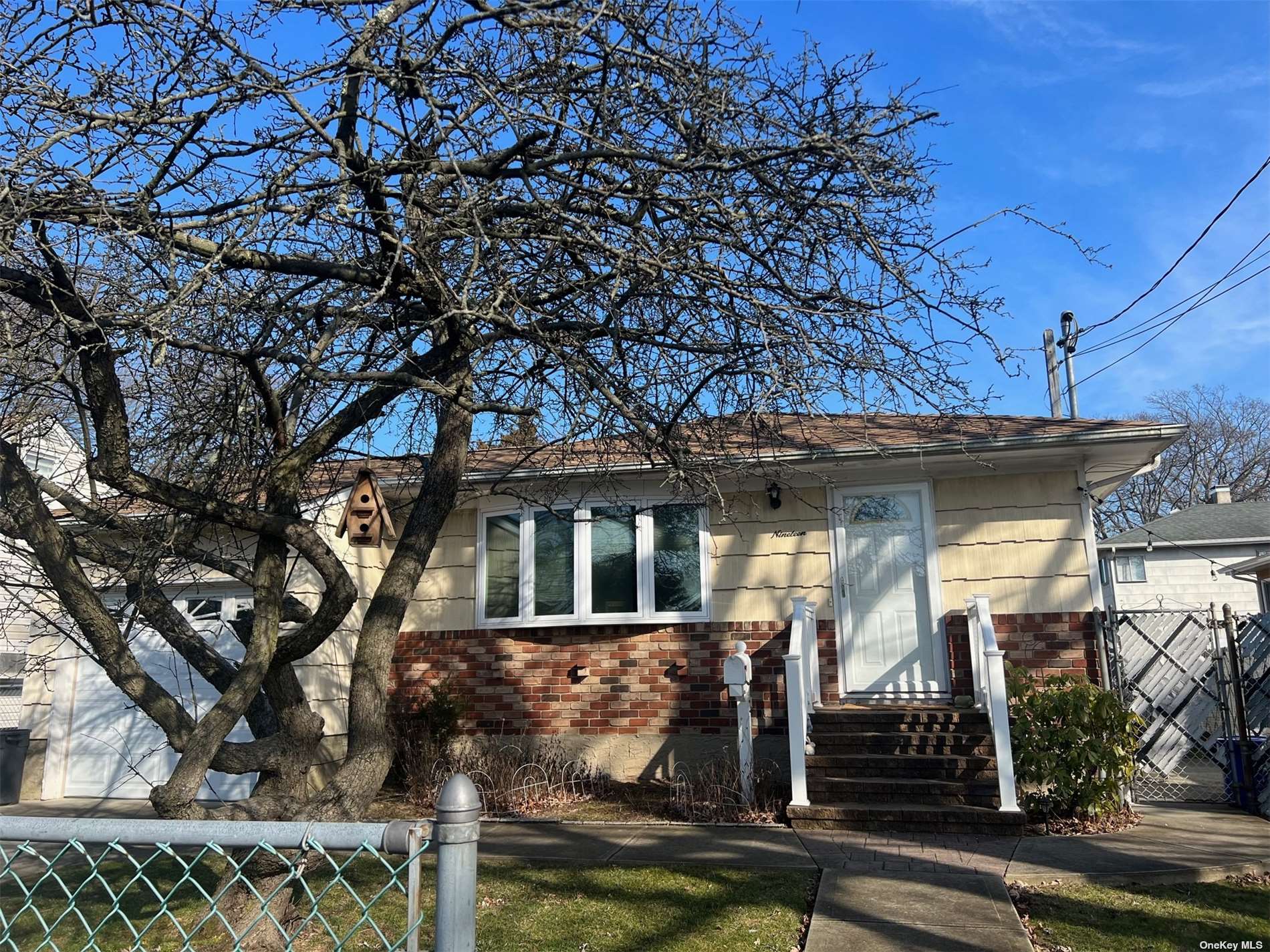 #1 photo, 19 Colonial Road, 東長島 West Babylon , NY 11704