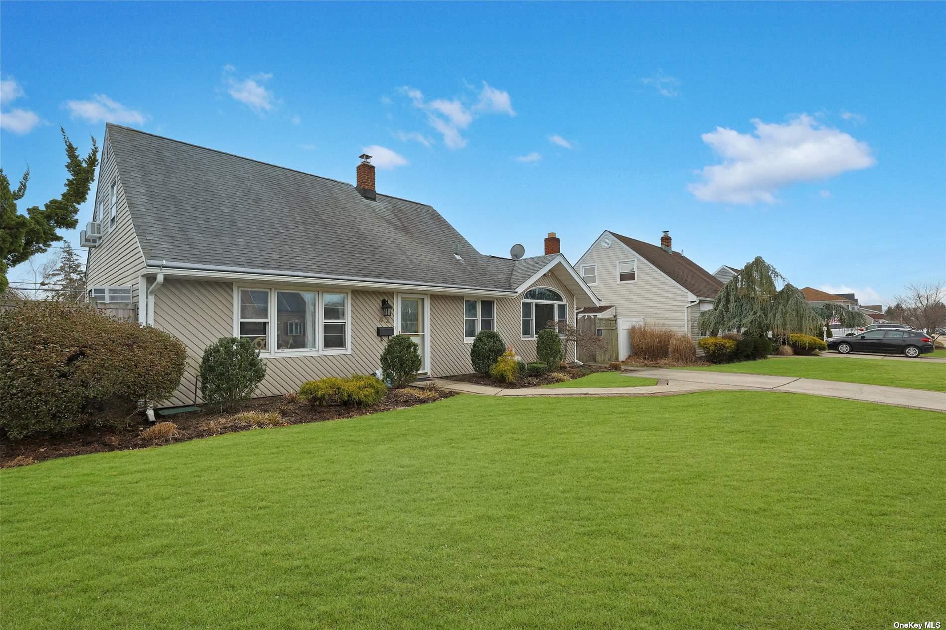 #1 photo, 42 Rolling Lane, 長島 Levittown , NY 11756