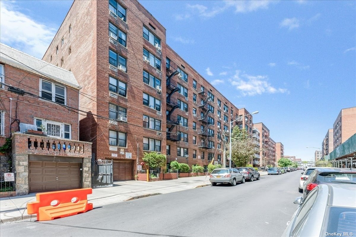 #1 photo, 83-25 Vietor Avenue, 皇后区 艾姆赫斯特 Elmhurst , NY 11373