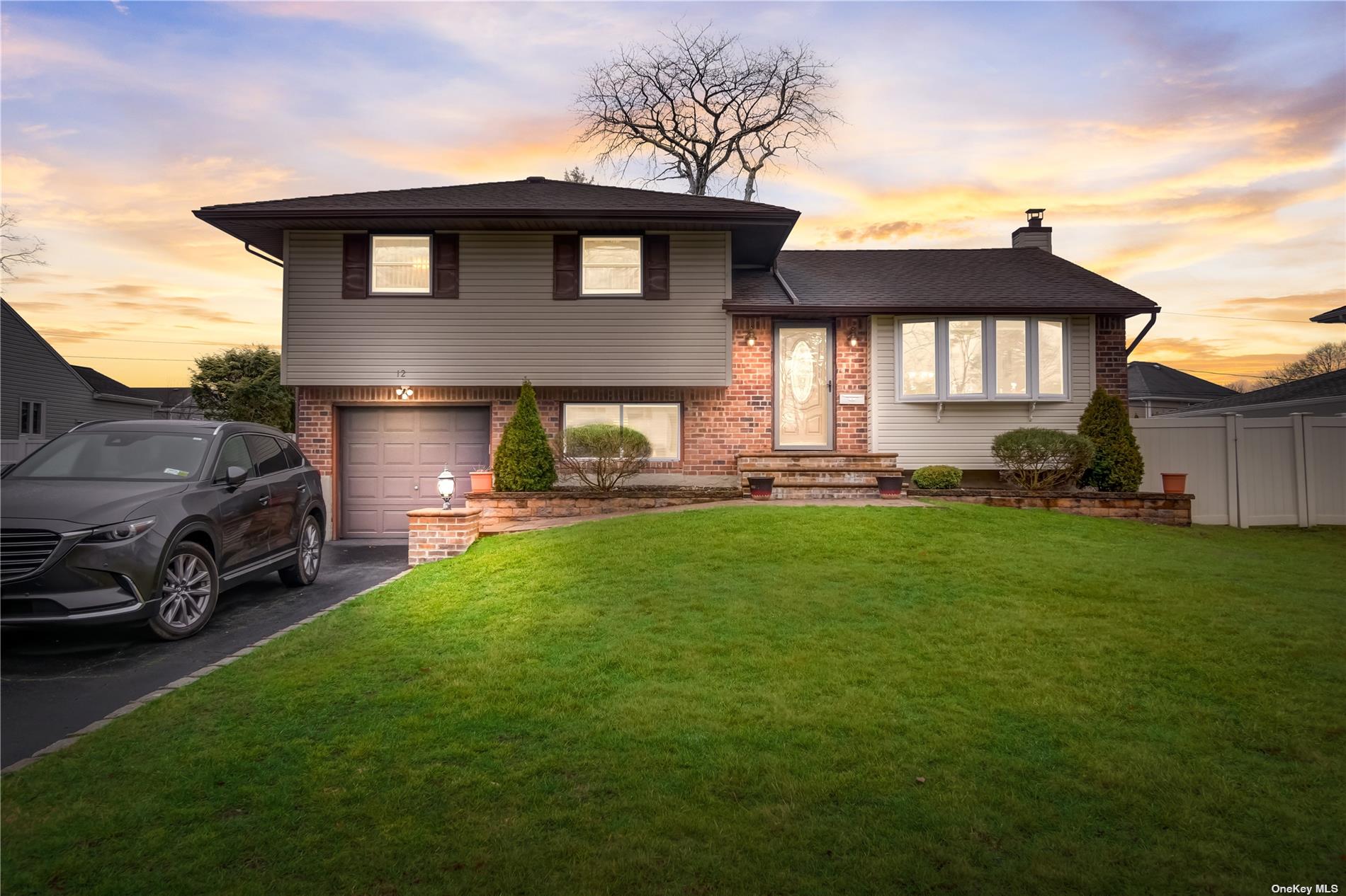 #1 photo, 12 Sycamore Lane, 东长岛 康马克 Commack , NY 11725