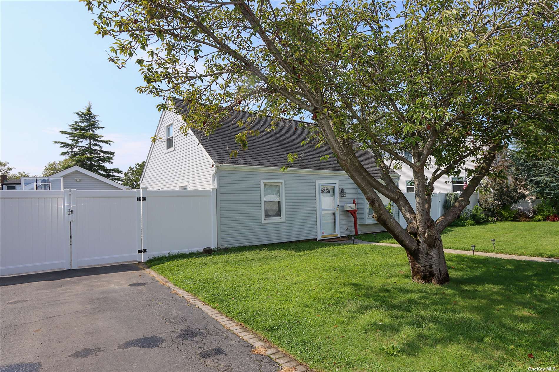 #1 photo, 6 Bonwit Place, 東長島 East Farmingdale , NY 11735