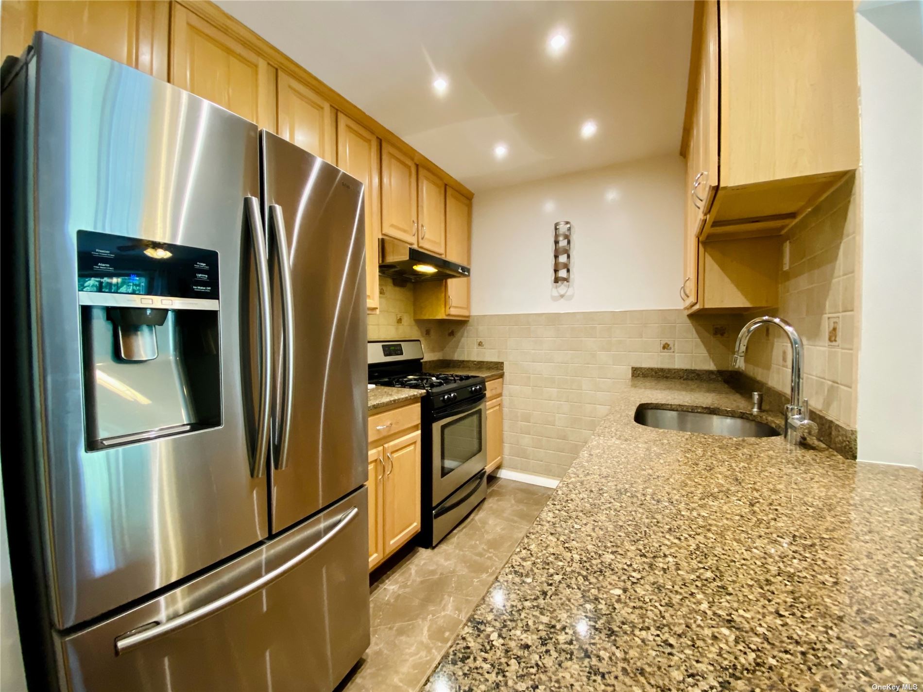 #1 photo, 62-48 Mount Olivet Crescent, 皇后區 中村 Middle Village , NY 11379