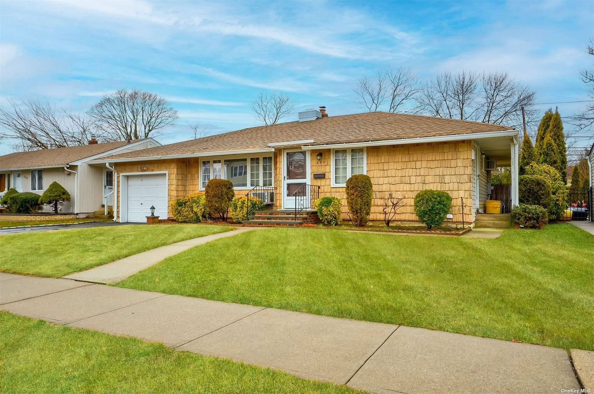 #1 photo, 237 Dartmouth Drive, 长岛 Hicksville , NY 11801