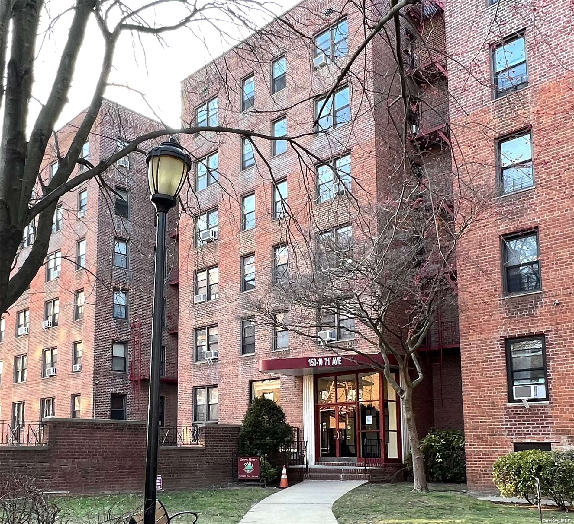 #1 photo, 150-10 71 Avenue, 皇后區 秋園 Kew Garden Hills , NY 11367