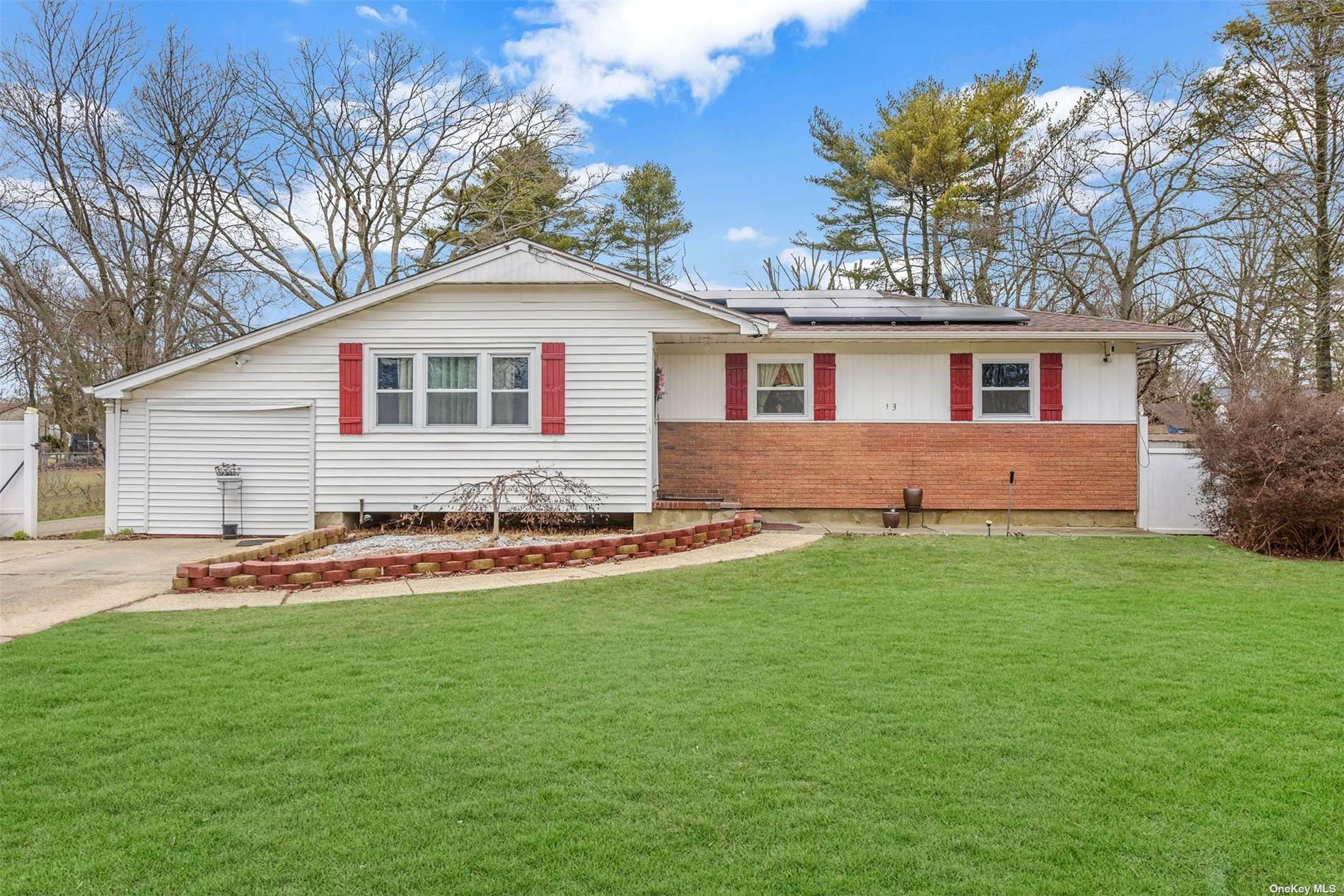 #1 photo, 13 Myrtle Avenue, 東長島 Brentwood , NY 11717