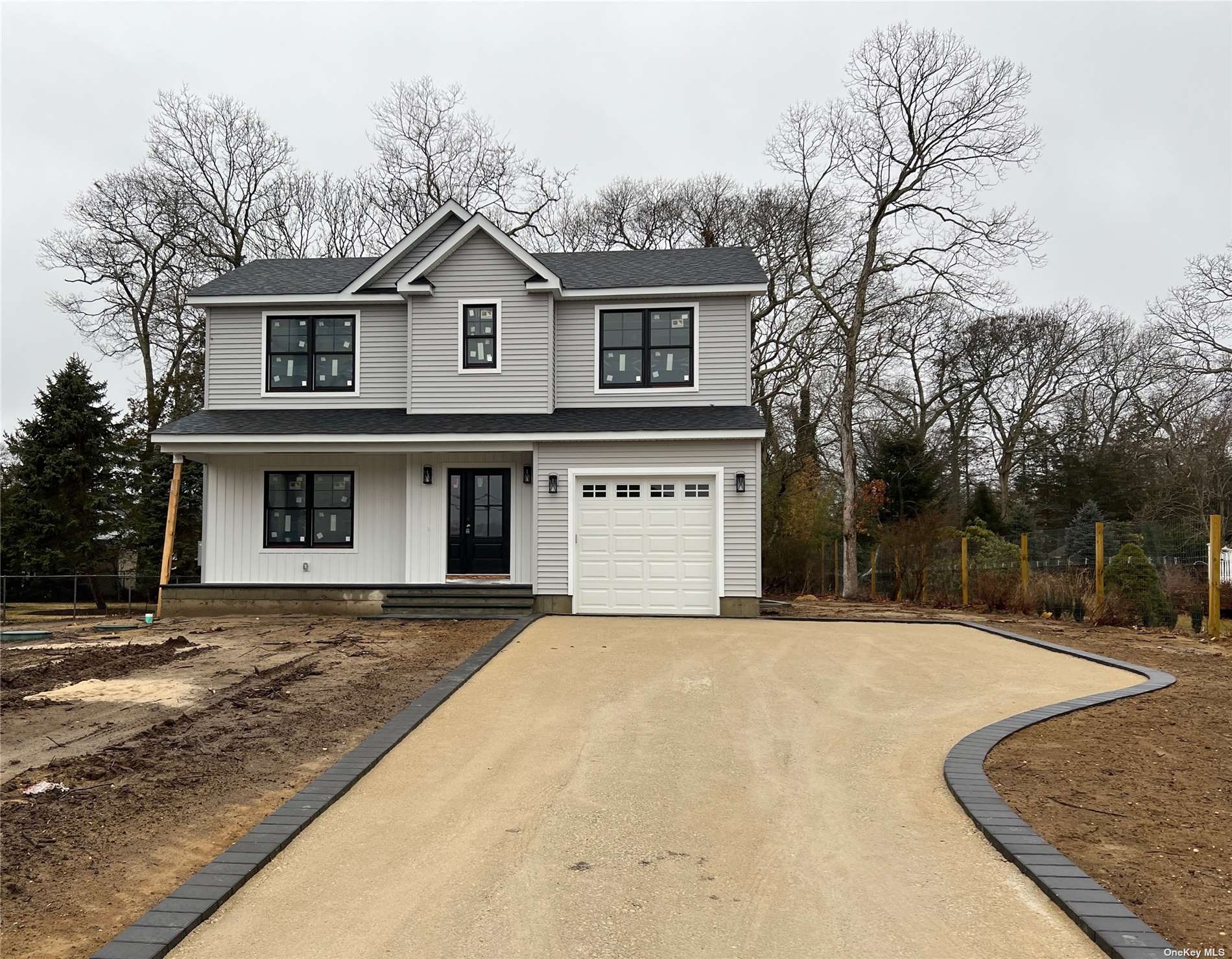 #1 photo, 98 Hewitt Boulevard, 東長島 Center Moriches , NY 11934