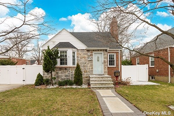 #1 photo, 86 E Fenimore Street, 長島 Valley Stream , NY 11580