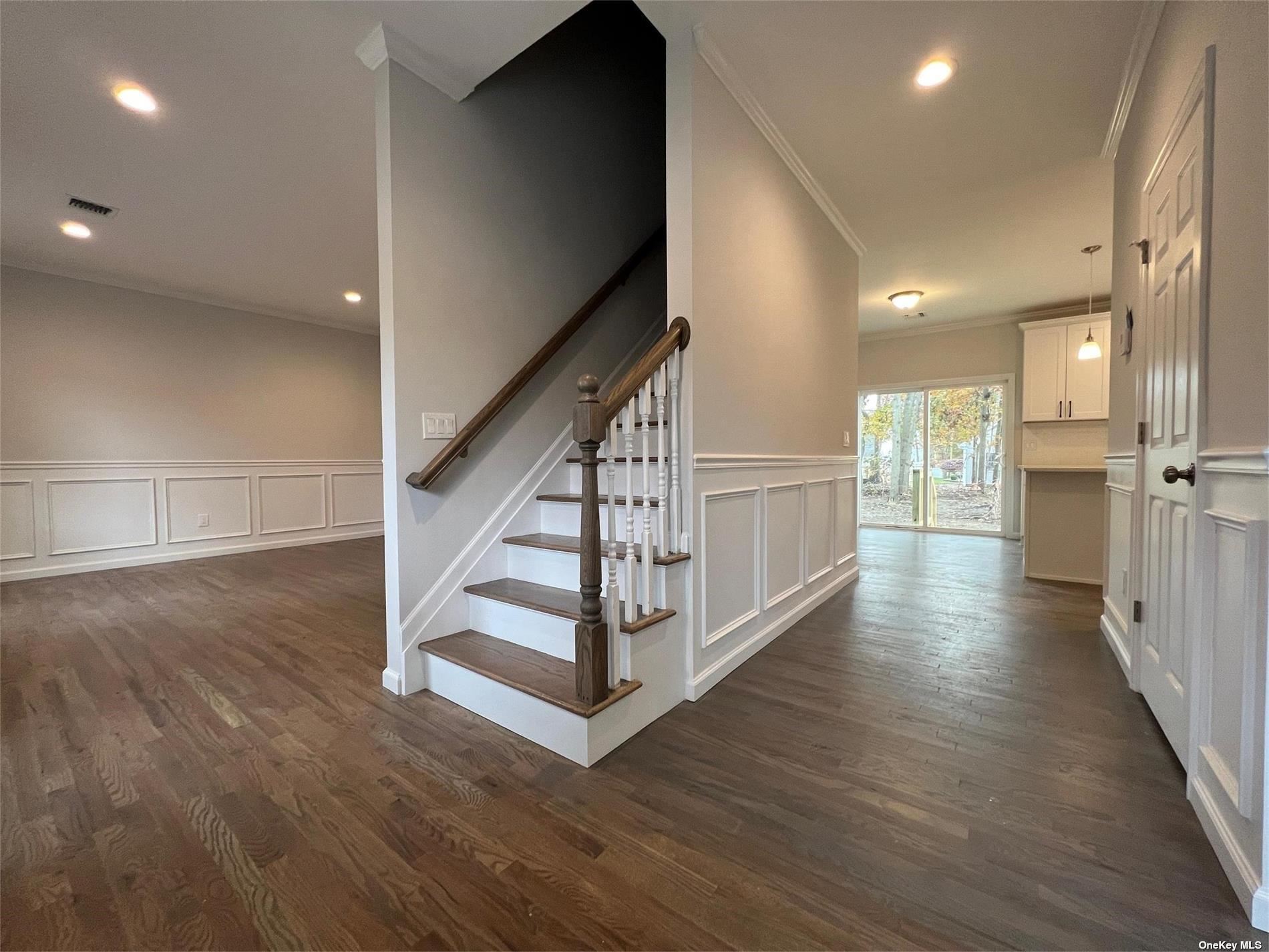 #1 photo, 61 Diana Drive, 東長島 Mastic Beach , NY 11951