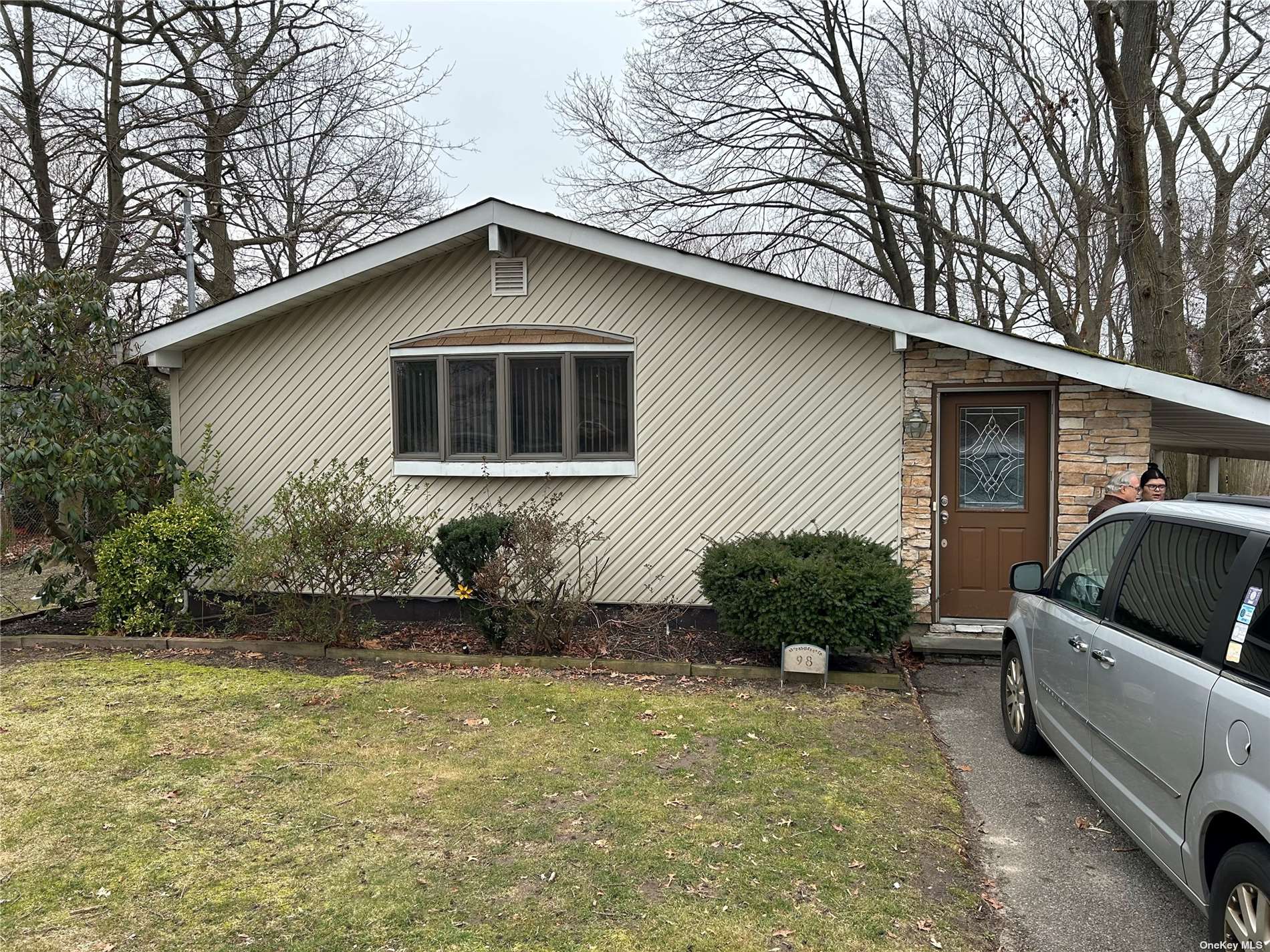 #1 photo, 98 S Coleman Road, 東長島 Centereach , NY 11720