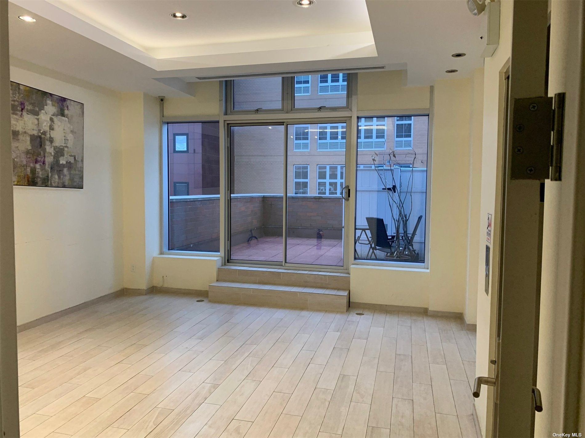 #1 photo, 135-16 Roosevelt Avenue, Flushing , NY 11354