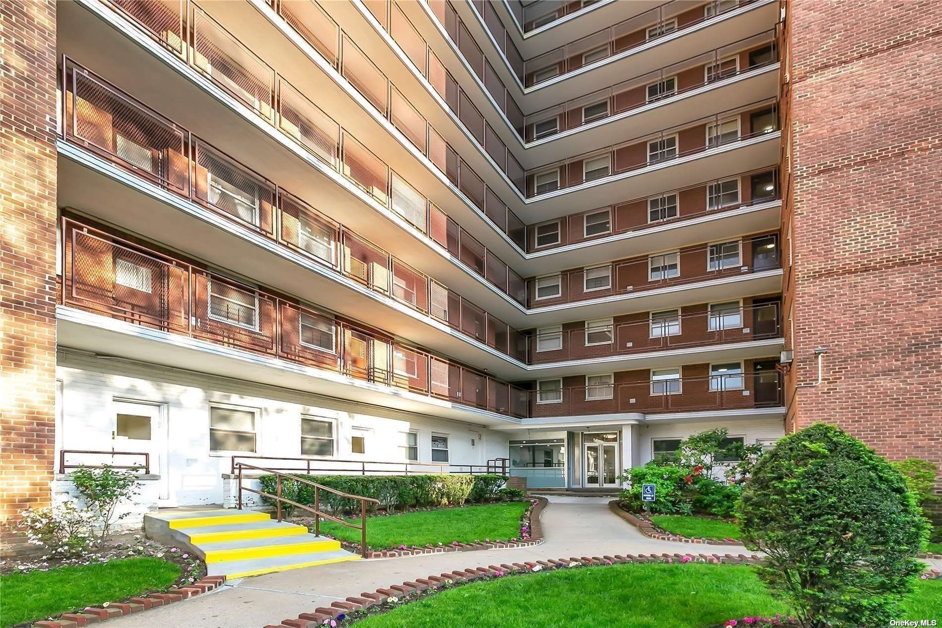 #1 photo, 97-40 62 Drive, 皇后区 雷哥公园 Rego Park , NY 11374