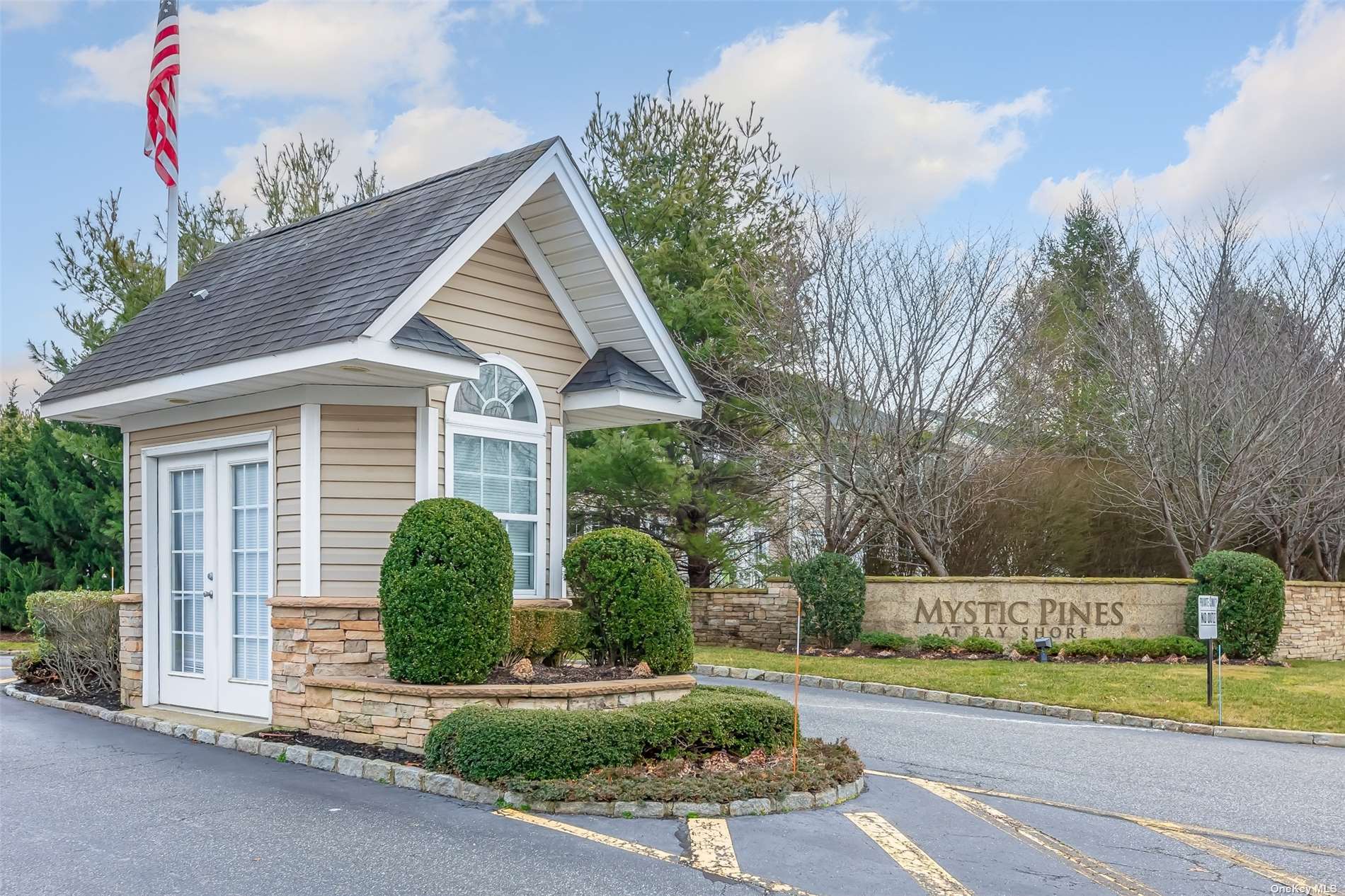 #1 photo, 25 Torrey Pine Lane, 東長島 海湾 Bay Shore , NY 11706