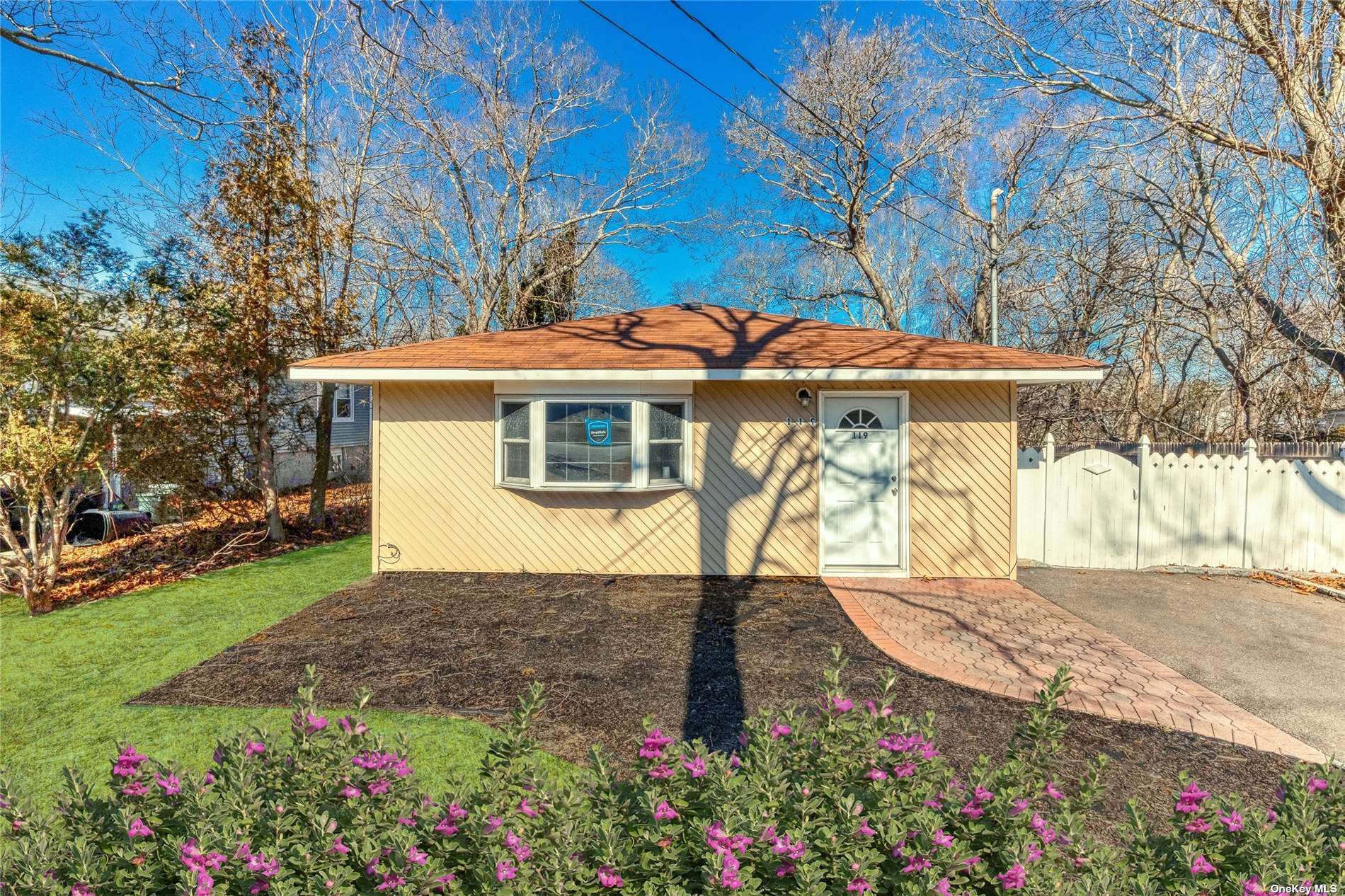 #1 photo, 119 Riverside Avenue, サフォーク郡 Mastic Beach , NY 11951