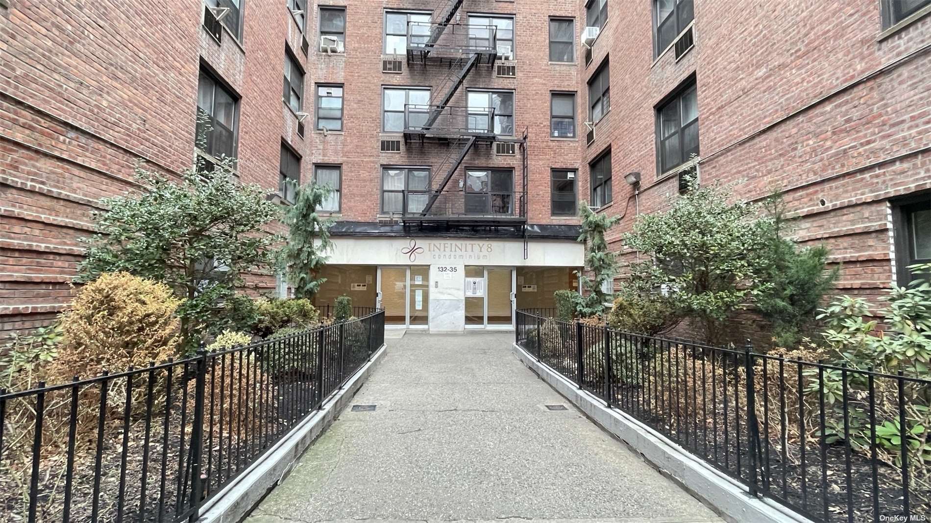 #1 photo, 132-35 Sanford Avenue, 法拉盛 Flushing , NY 11355