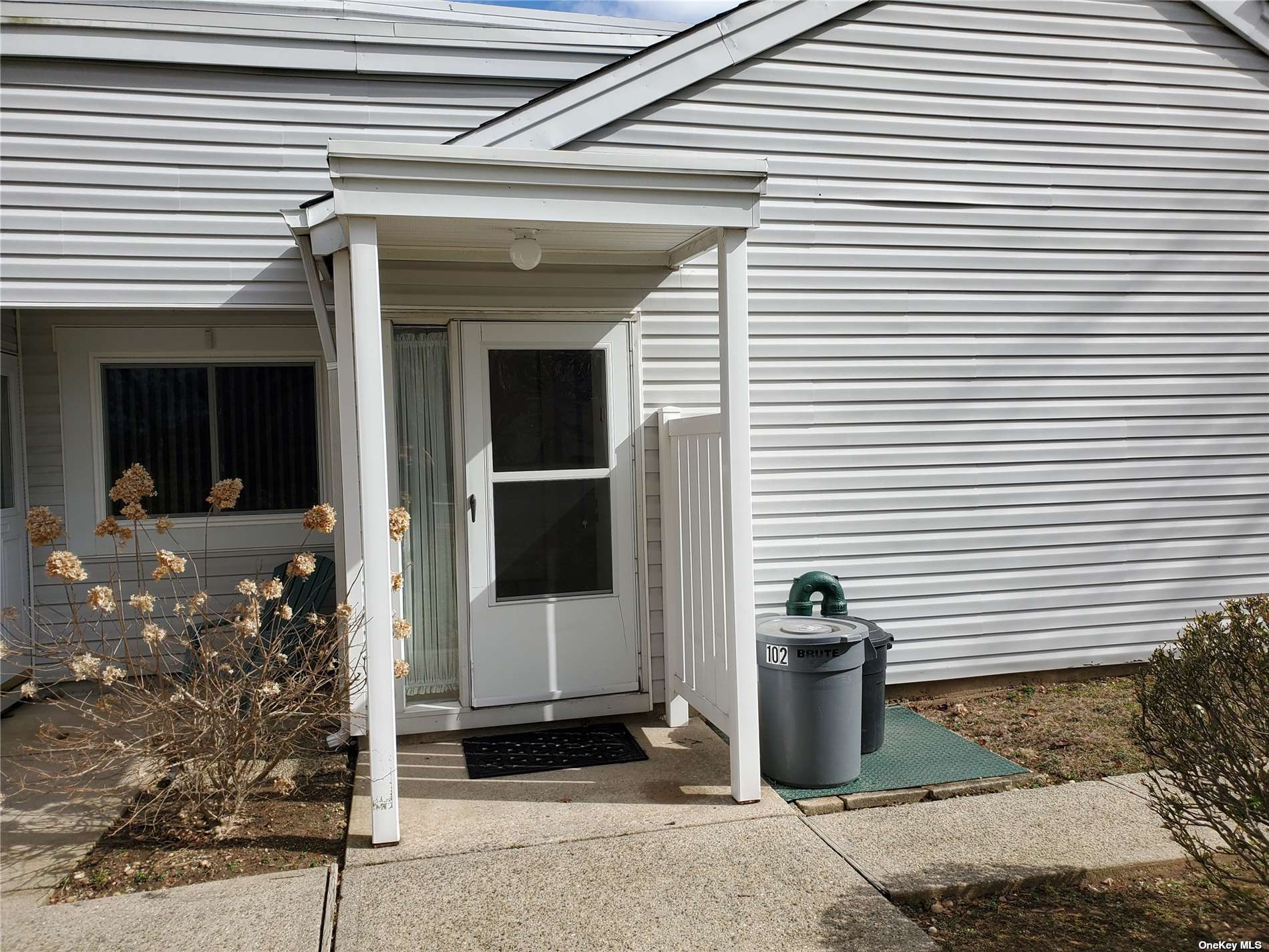 #1 photo, 102 Bentley Court, 東長島 Saint James , NY 11780